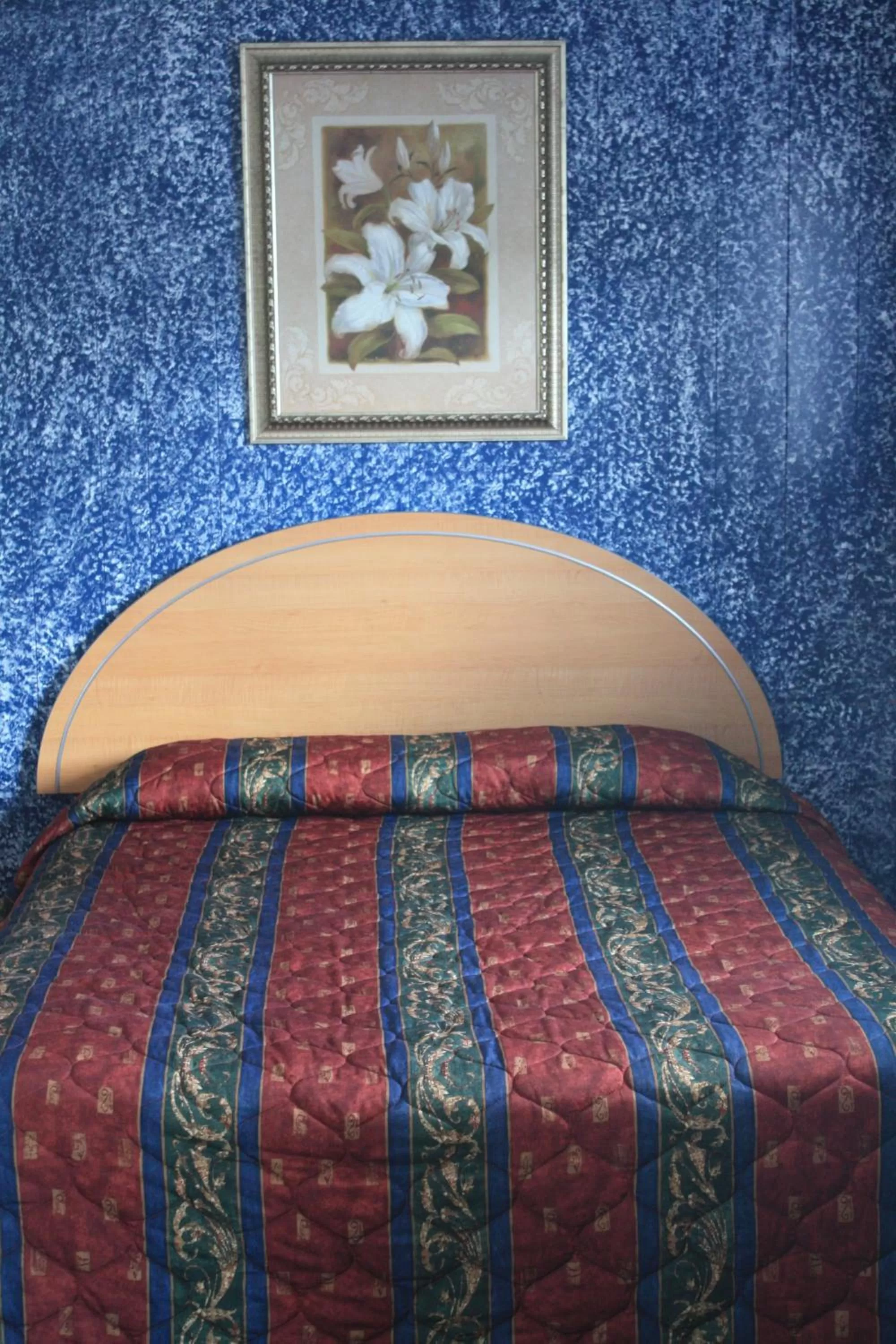 Bed in Sunny Beach Motel