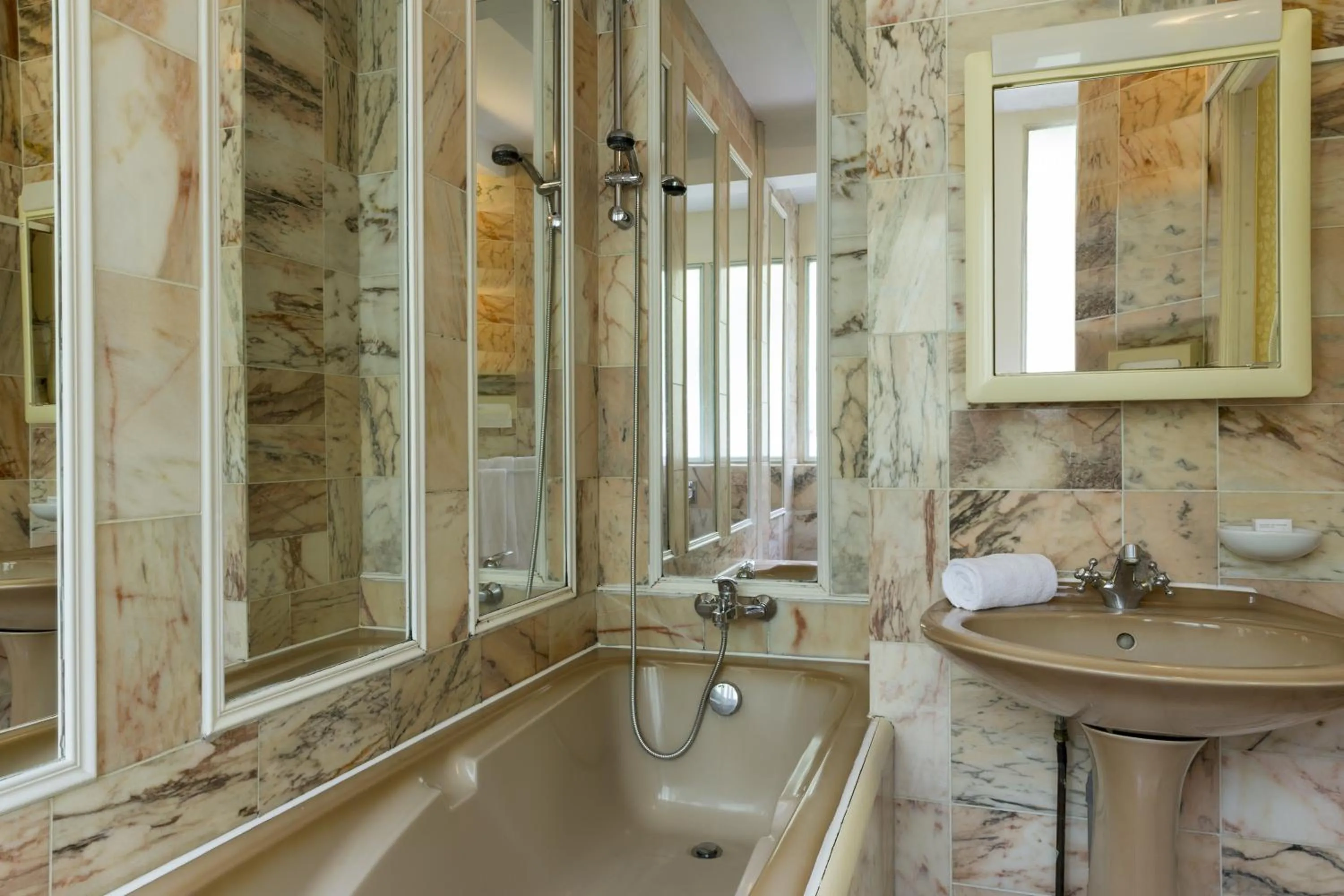 Bathroom in Belle Isle Sur Risle - Chateau Hotel & Spa