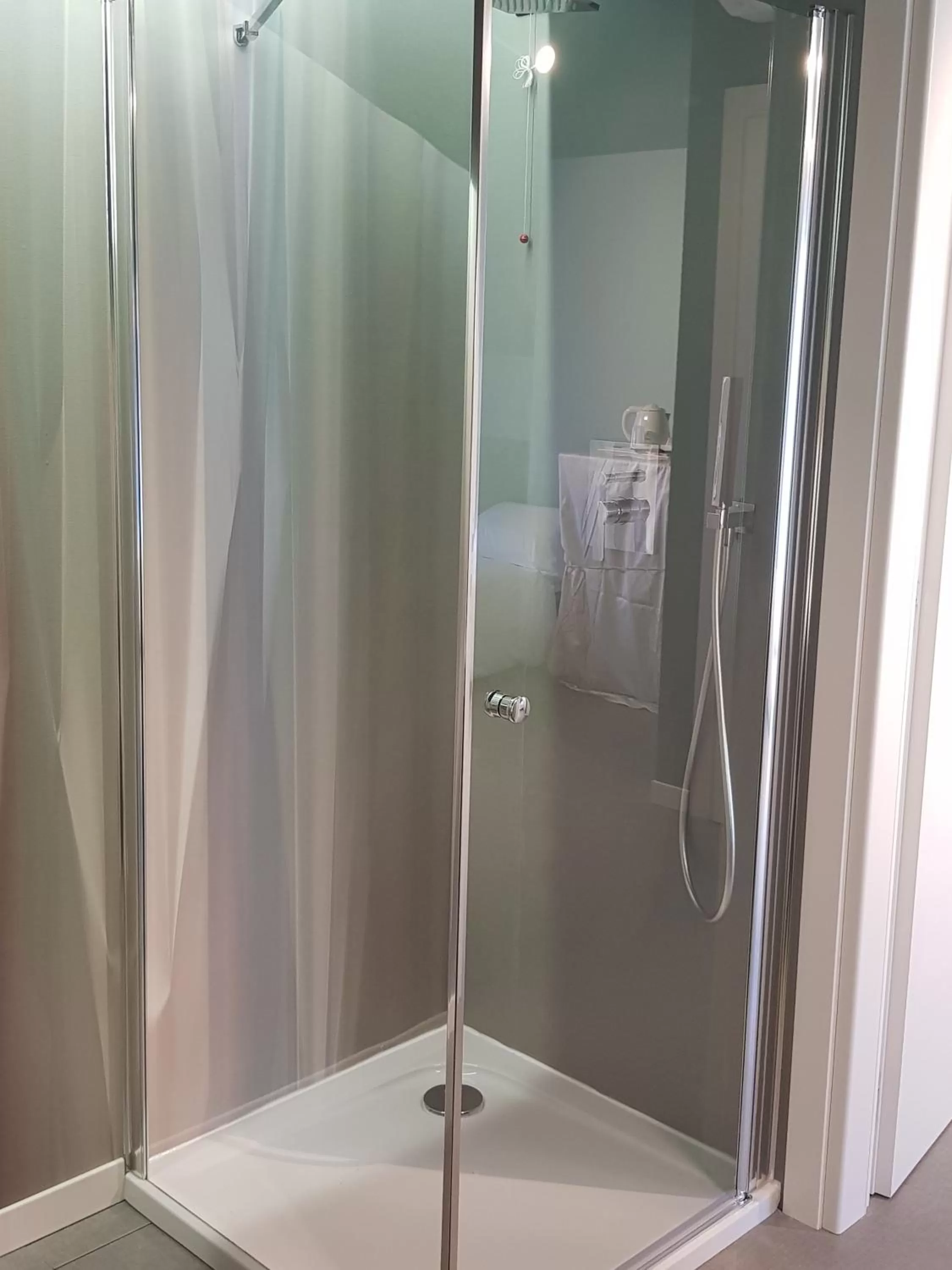 Shower in Art B&B Design