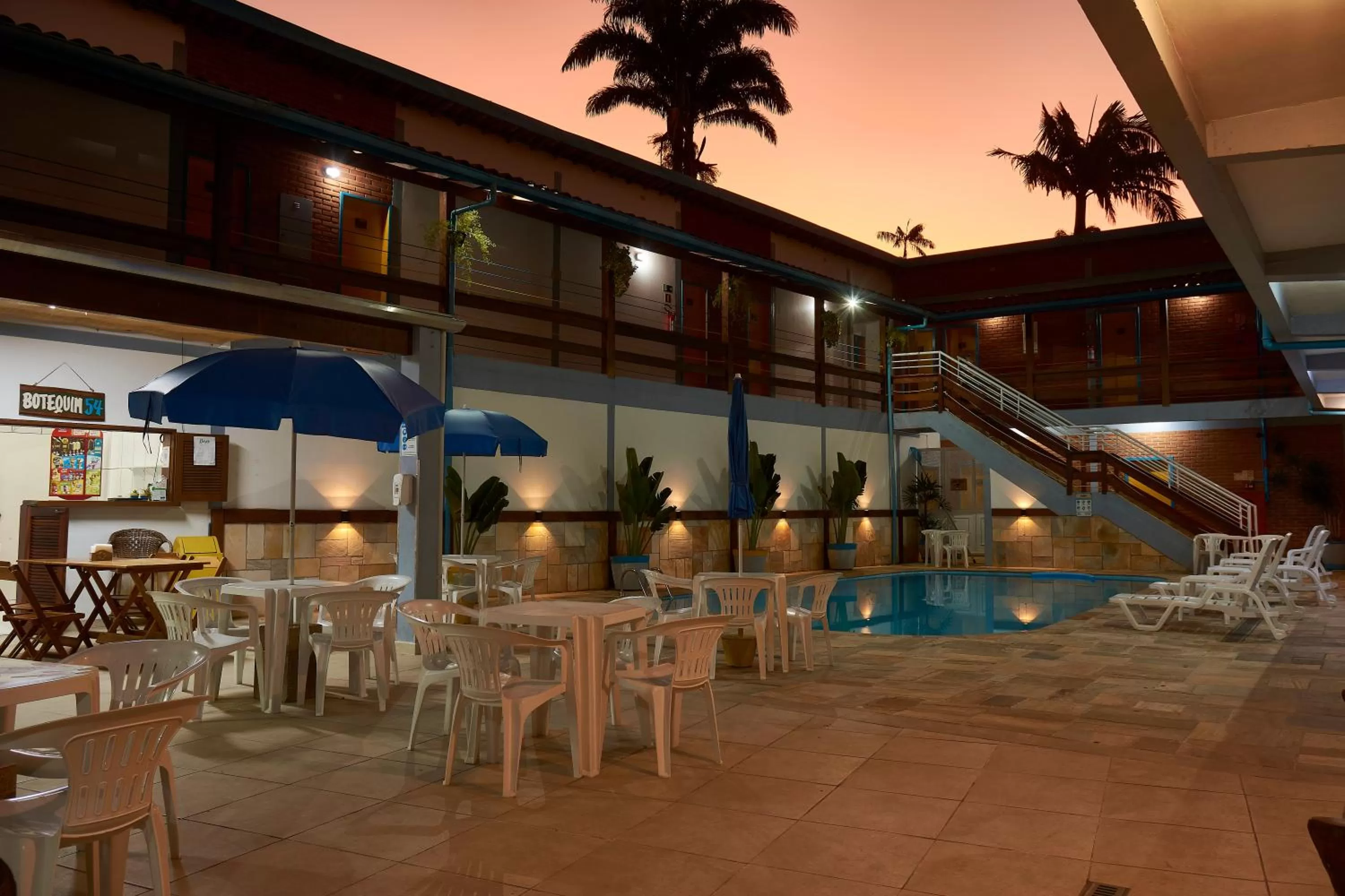 Swimming pool in Hotel e Pousada Pouso54