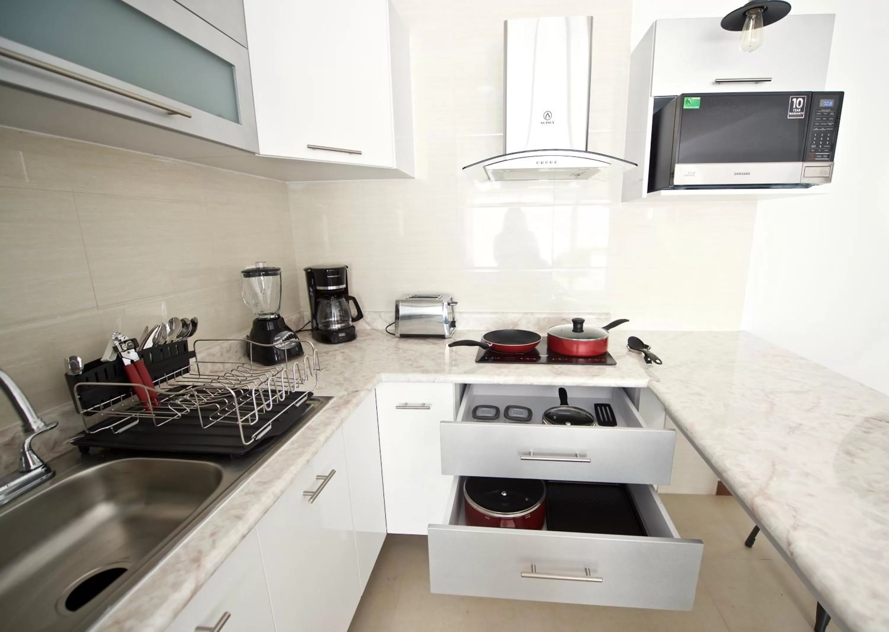 Coffee/tea facilities in Grand Gardenia