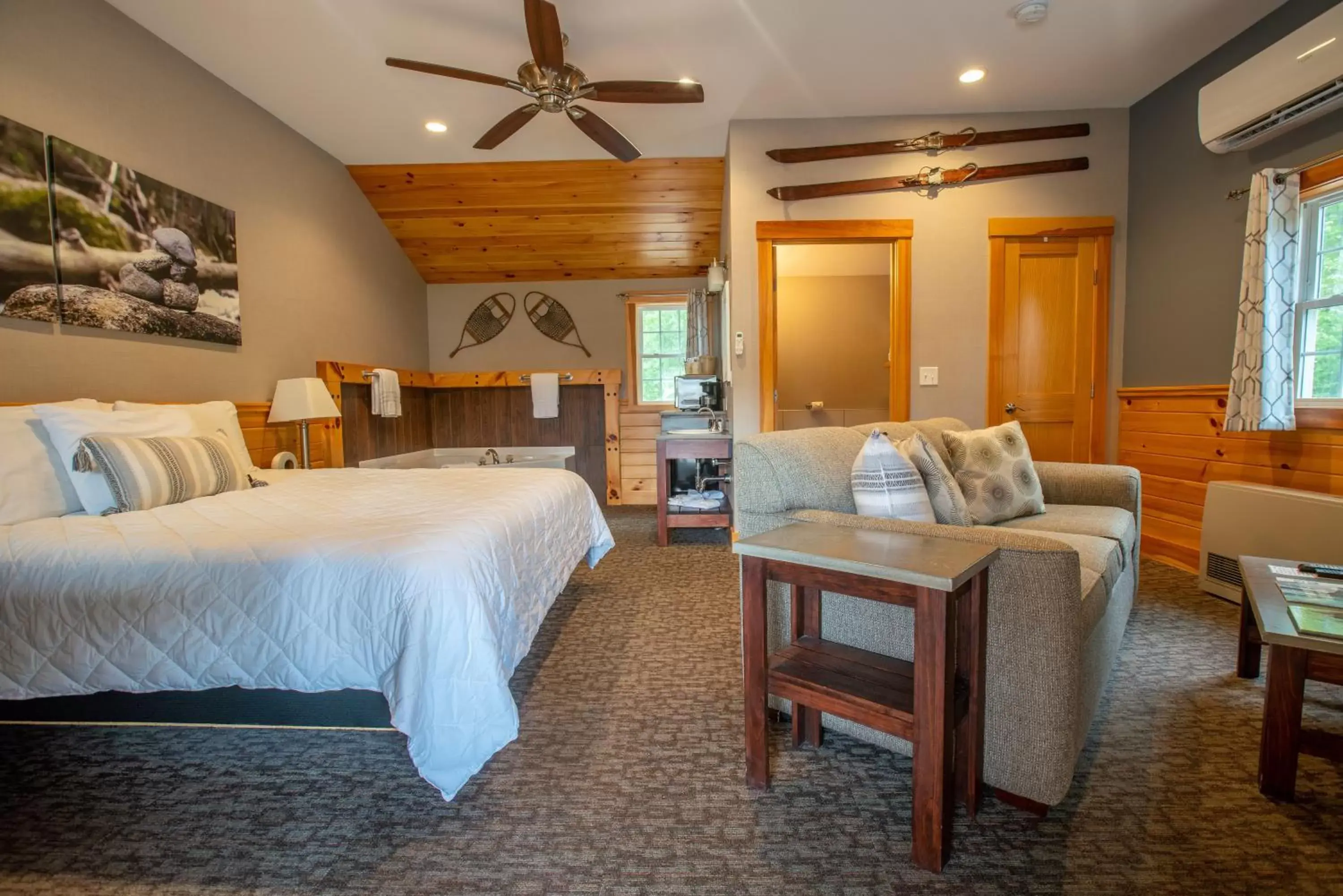 Modern Log Cabin in New England Inn & Lodge Modern Log Cabin in New England Inn & Lodge