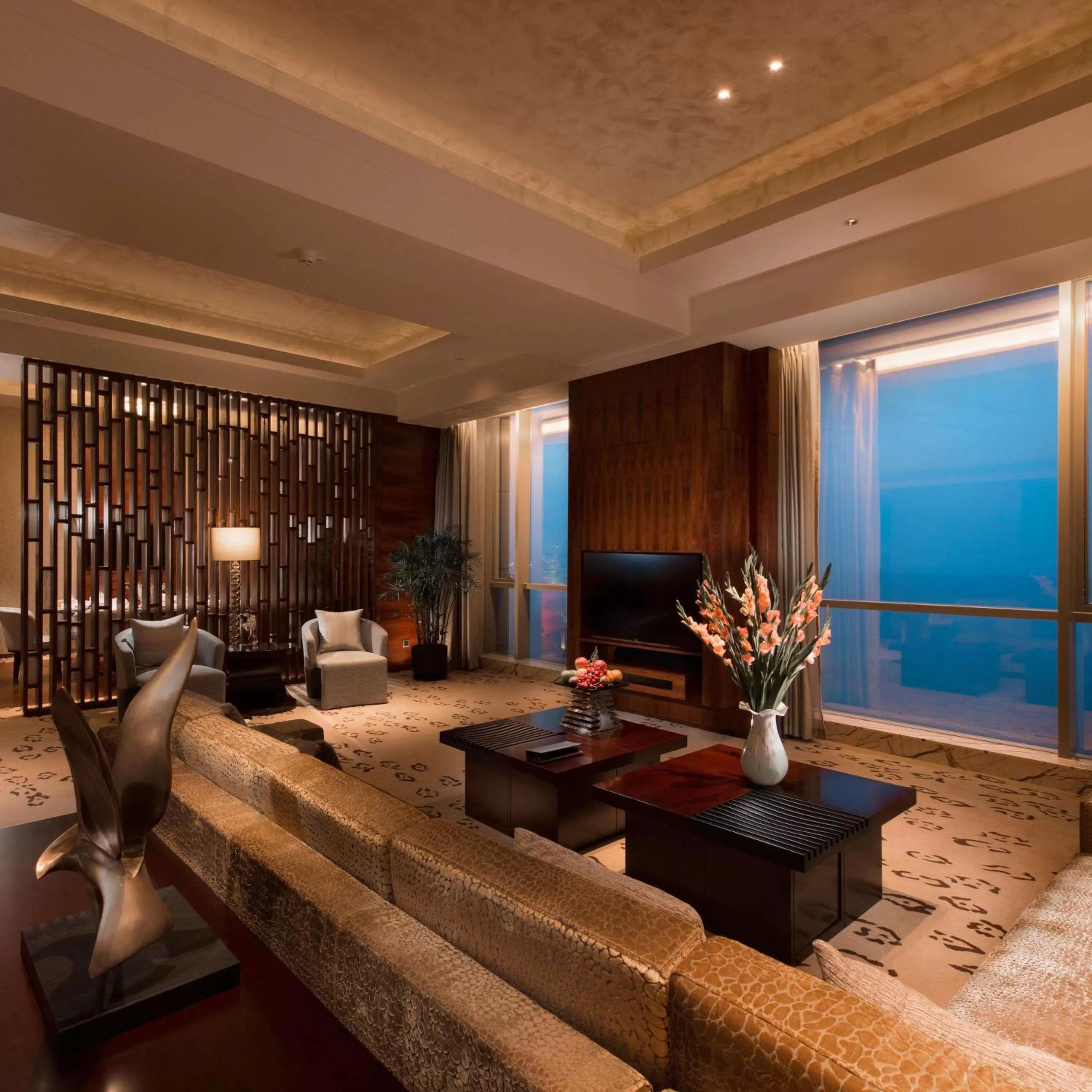Living room in Hilton Yantai Golden Coast