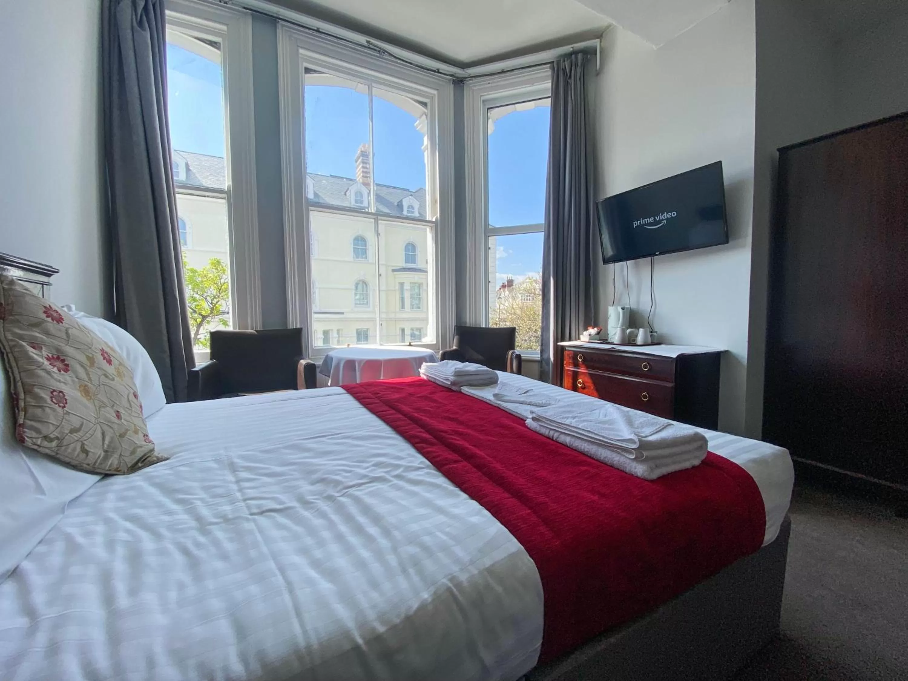 Bed in The Broadway Hotel