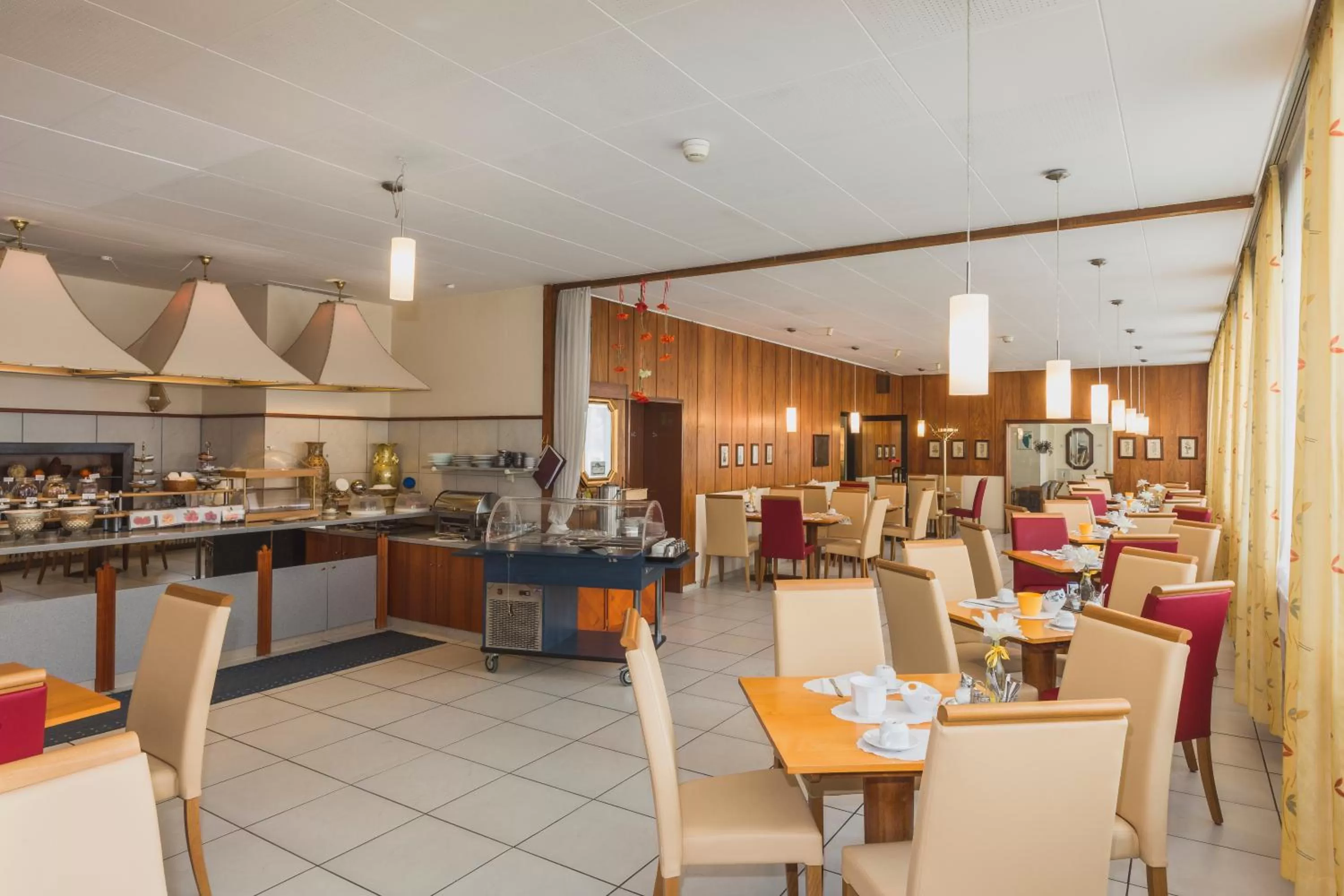 Restaurant/places to eat in Hotel Excelsior