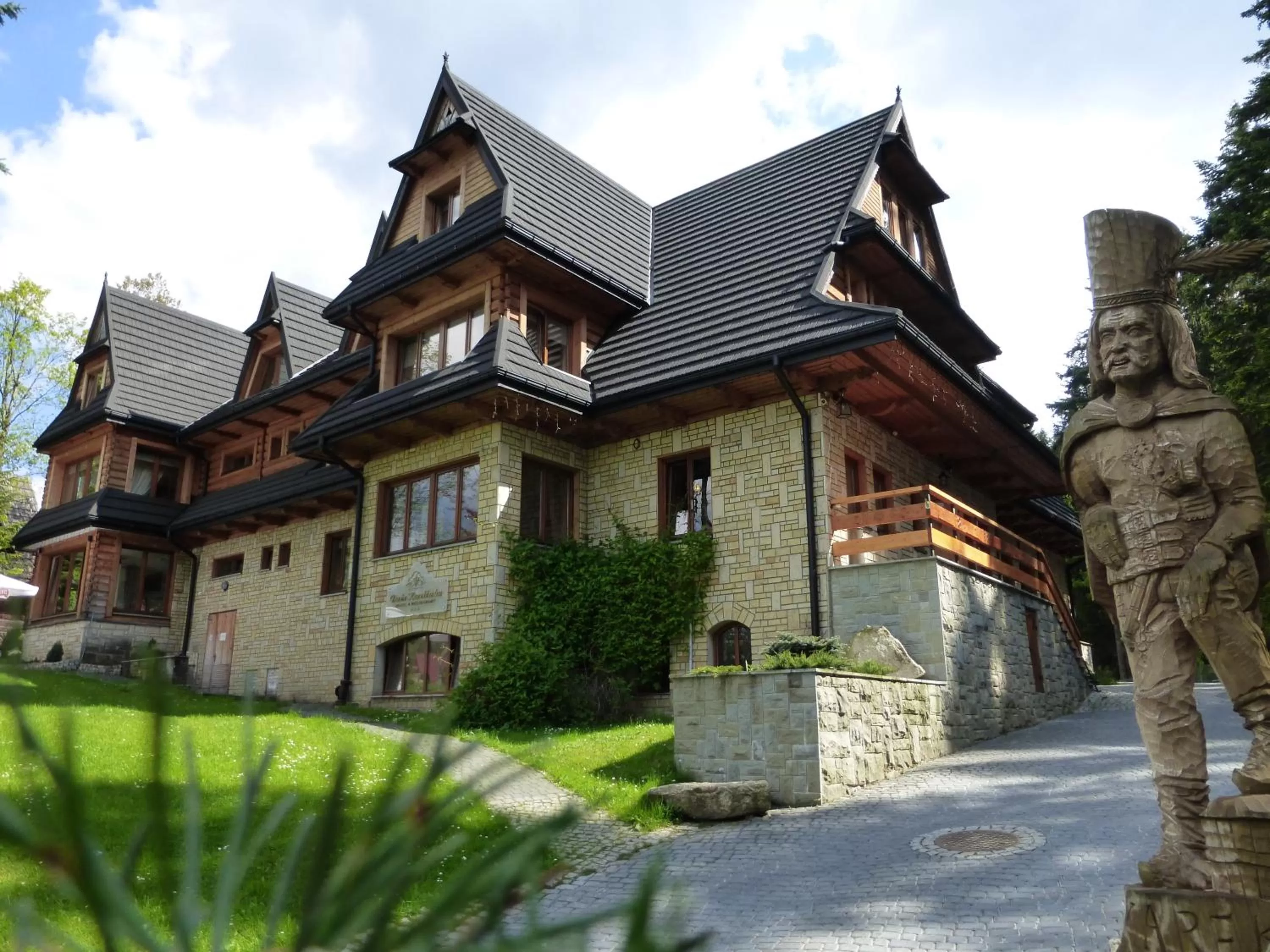 Facade/entrance in Hotel Dwór Karolówka