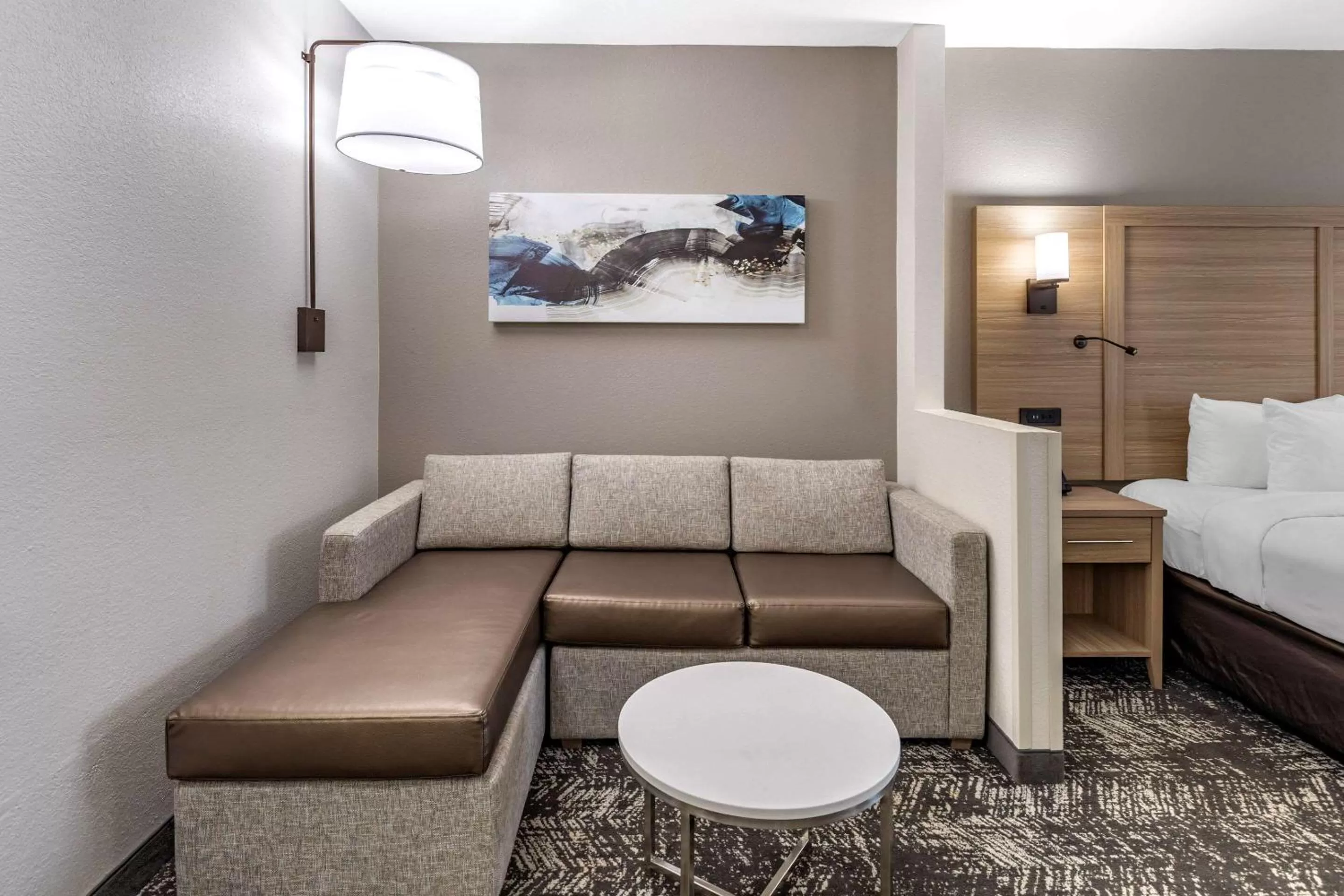 Photo of the whole room, Bed in Comfort Suites Anderson-Clemson