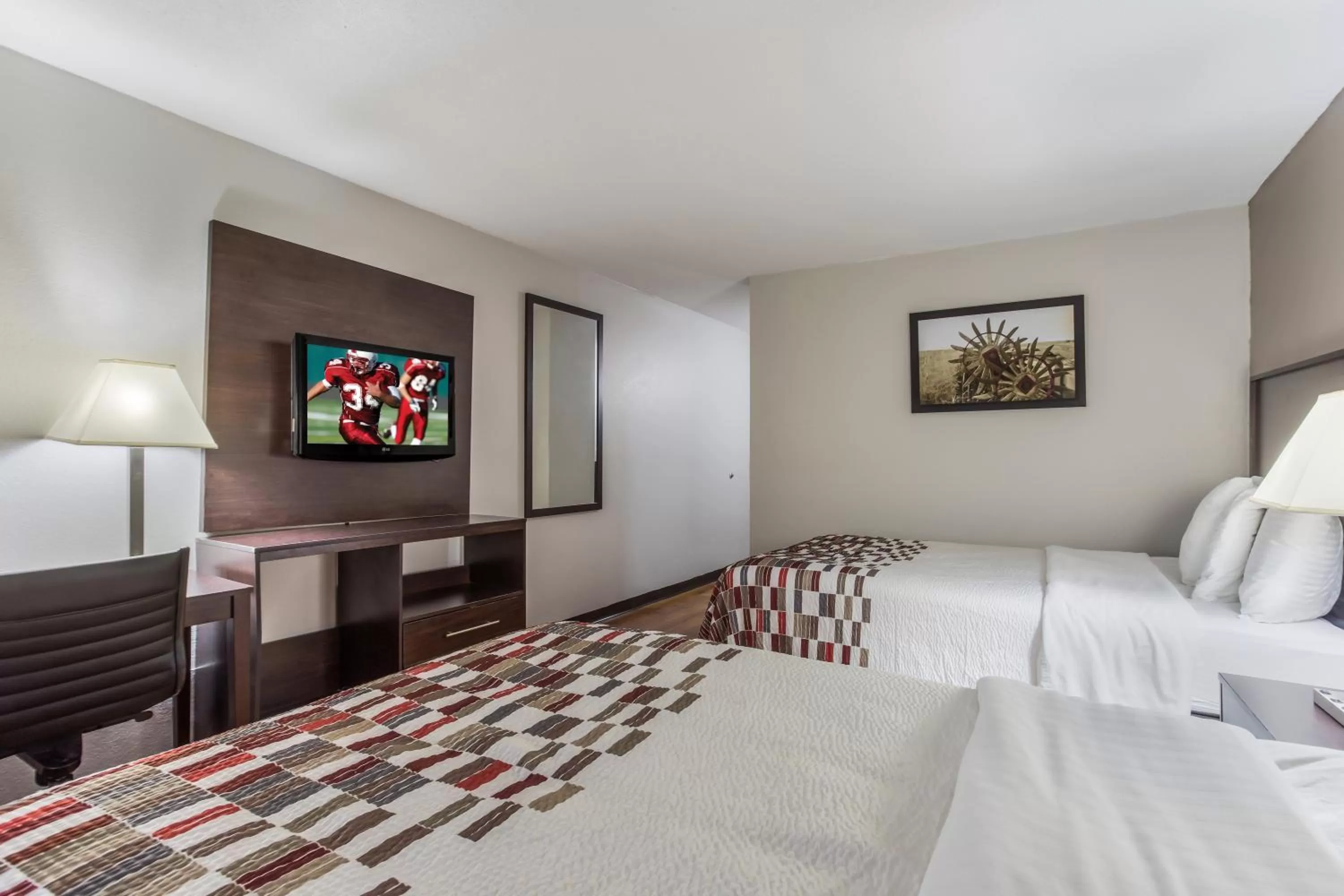 Photo of the whole room, Bed in Red Roof Inn Meridian