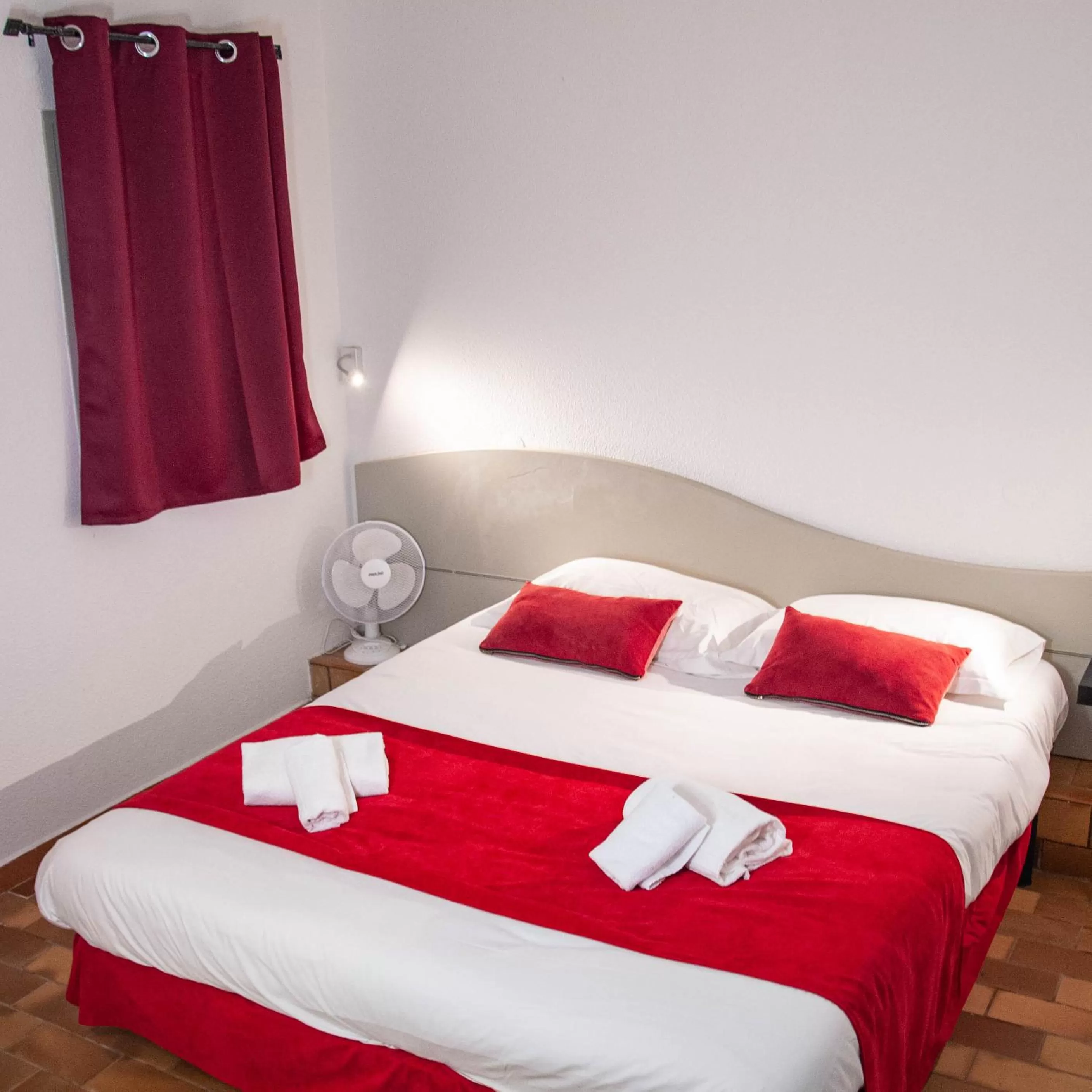 Bedroom, Bed in Marina Hôtel Club