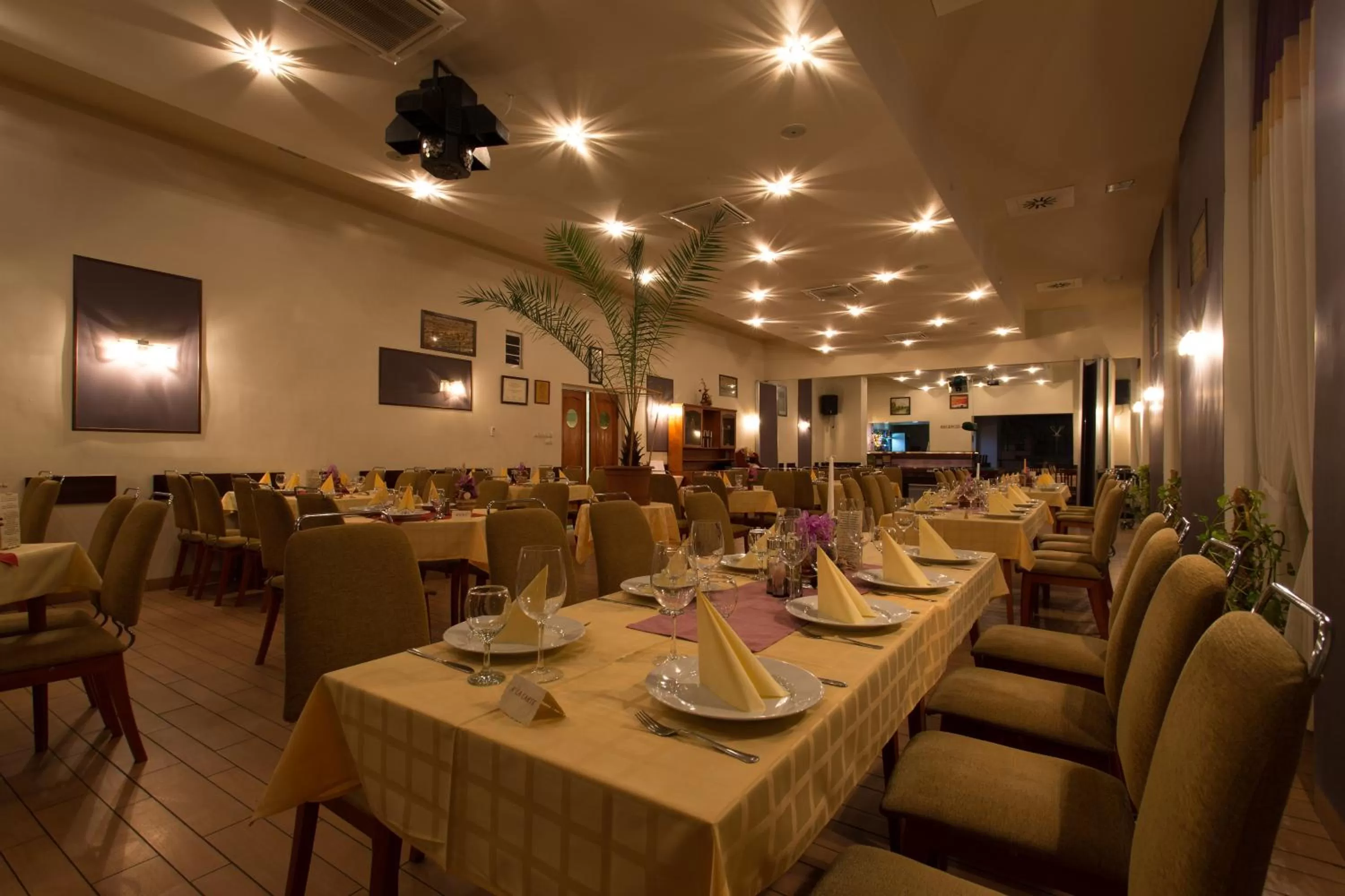 Restaurant/places to eat in Körös Panzió és Étterem