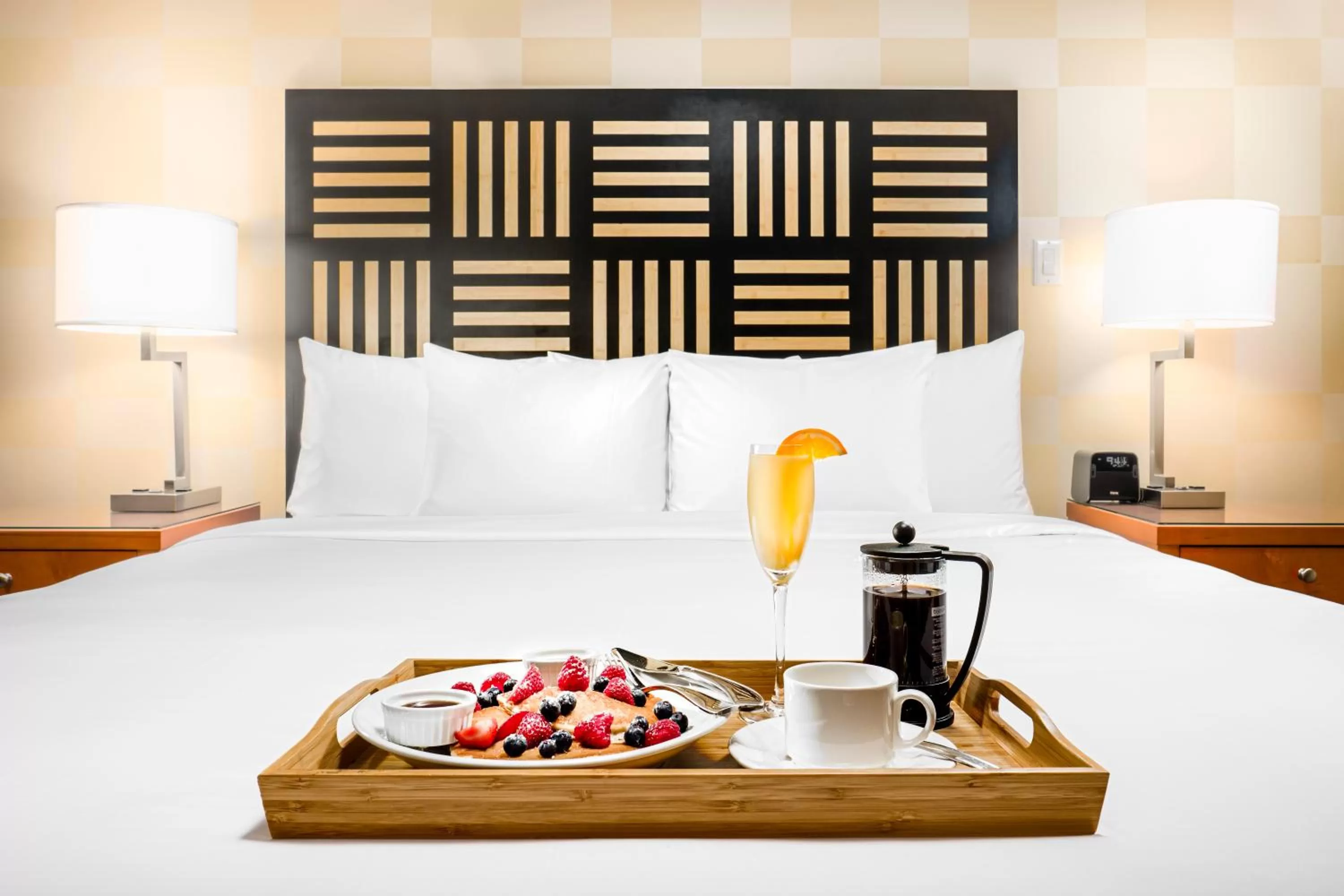 Breakfast, Bed in Pinnacle Hotel Harbourfront