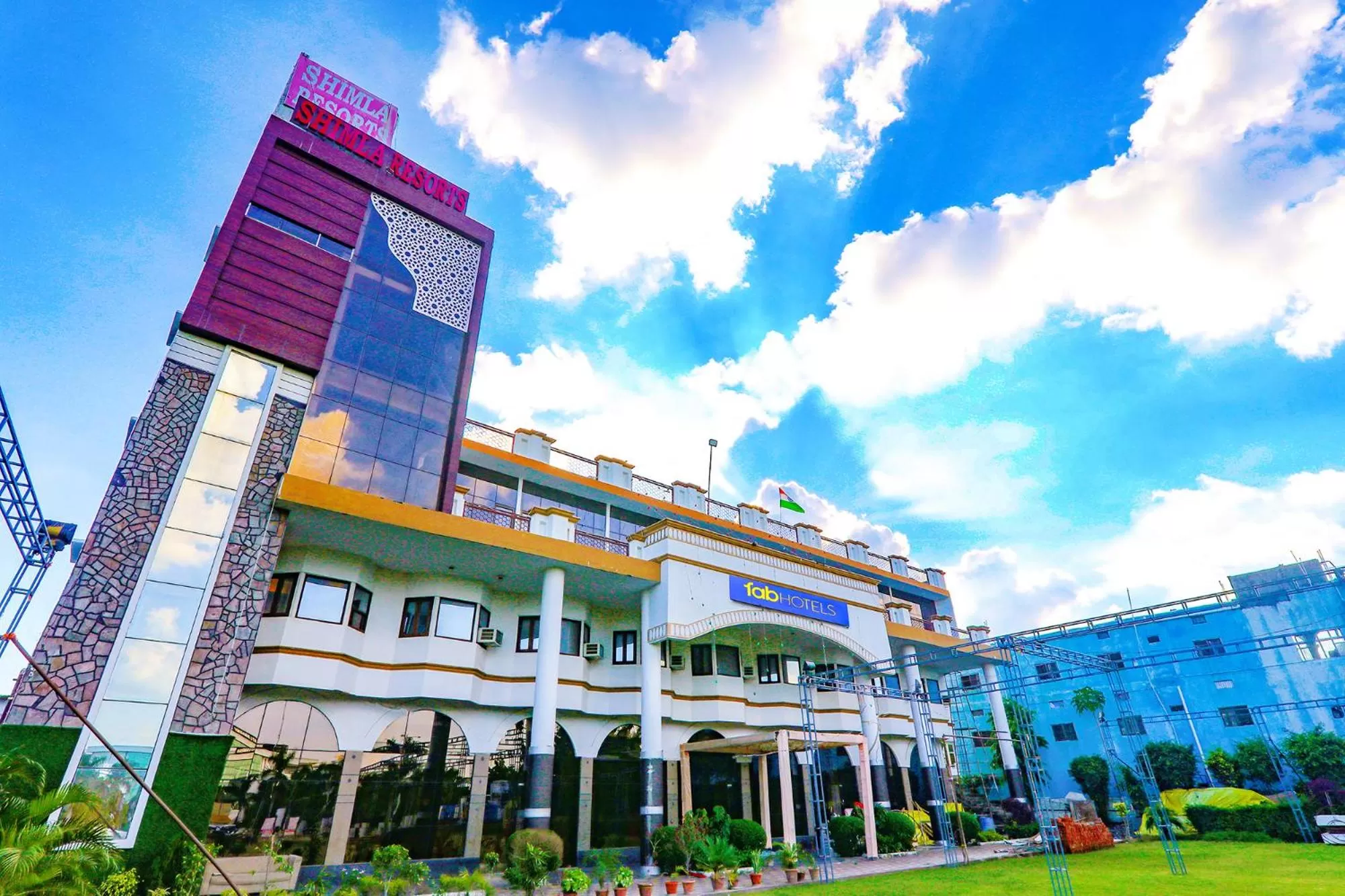 Property building in FabHotel Shimla Resort