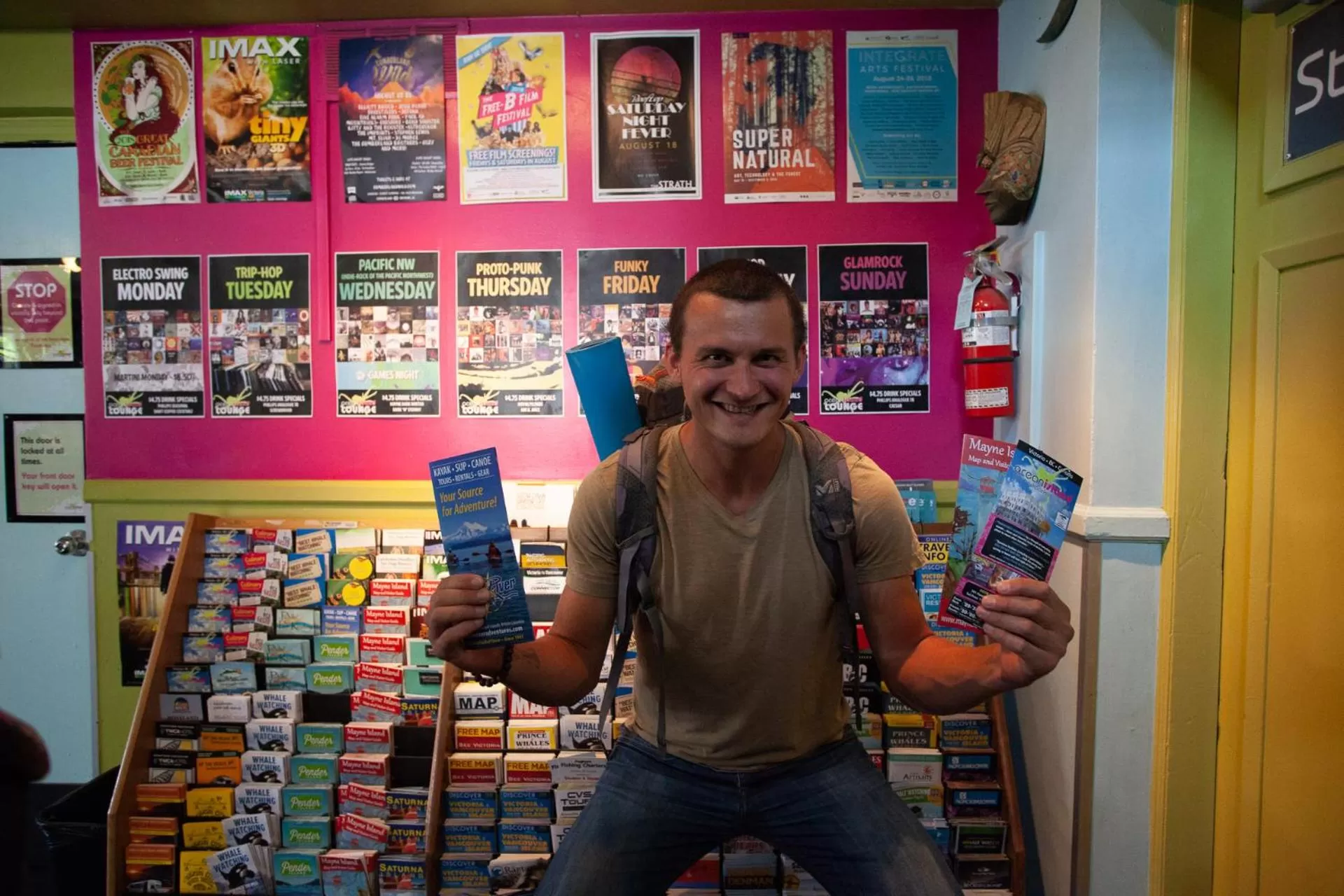 People in Ocean Island Inn | Backpackers | Suites