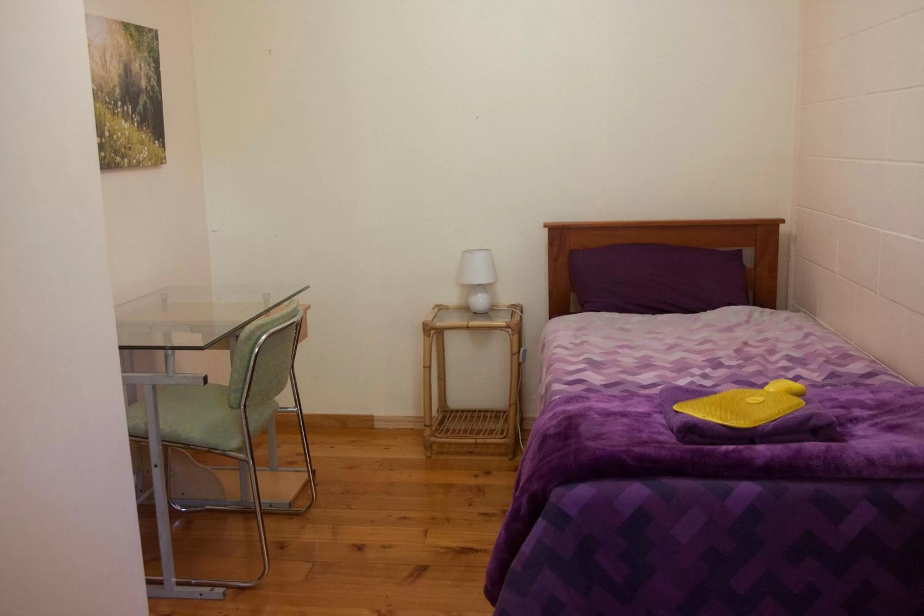 Photo of the whole room, Bed in Kawai Purapura Yoga Retreat Centre