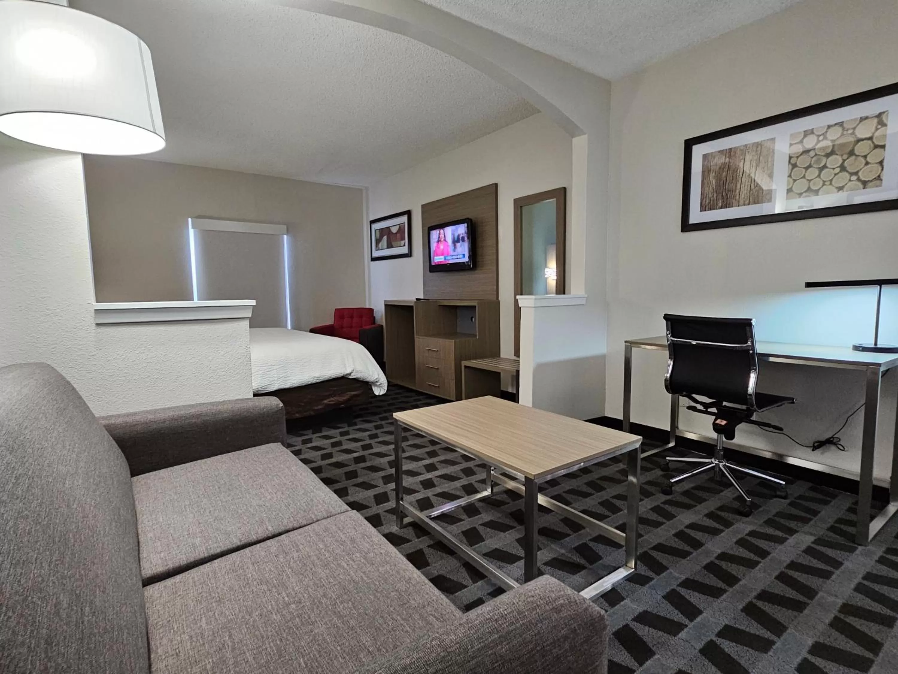 TV and multimedia in Quality Inn & Suites Irving DFW Airport South