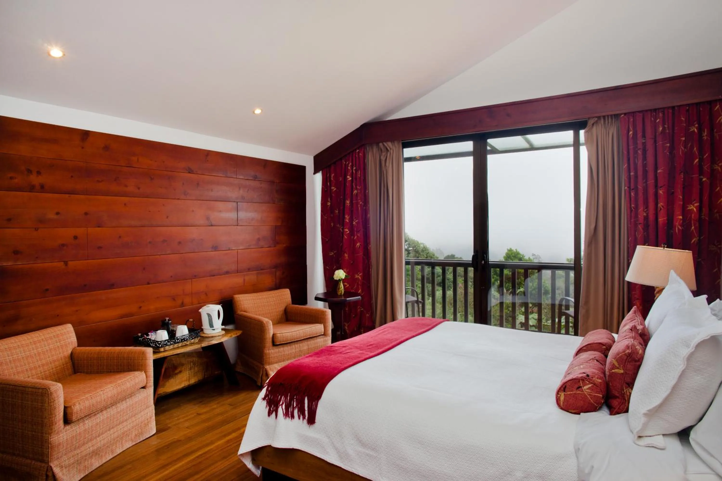 Bedroom, Bed in Poas Volcano Lodge