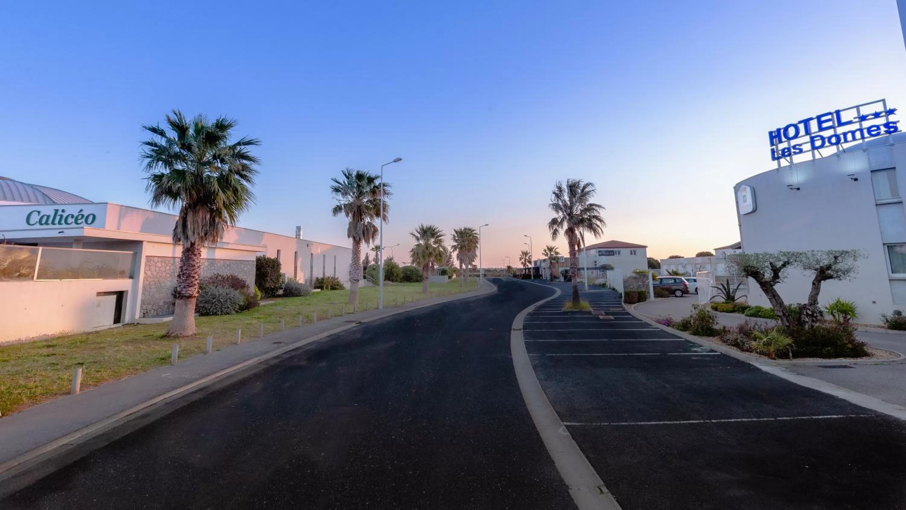 Property building in The Originals City, Hôtel Les Dômes, Perpignan Sud Saleilles