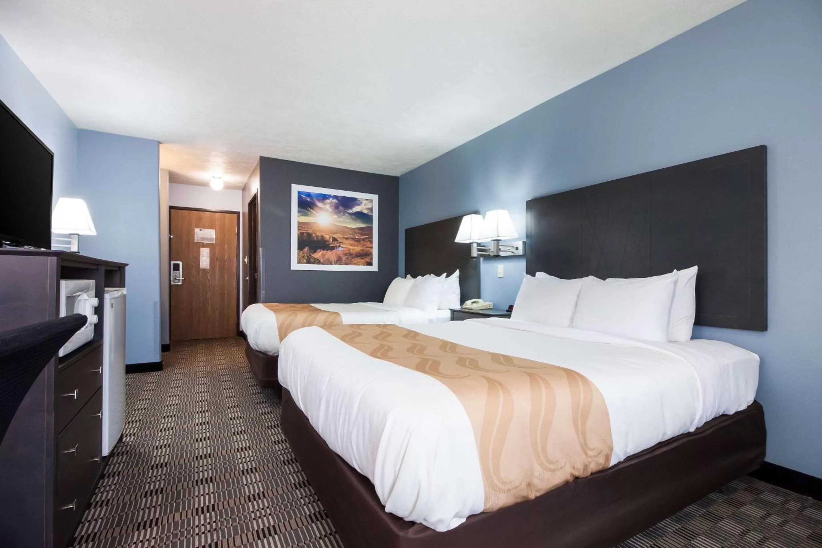 Photo of the whole room, Bed in Quality Inn & Suites McCook