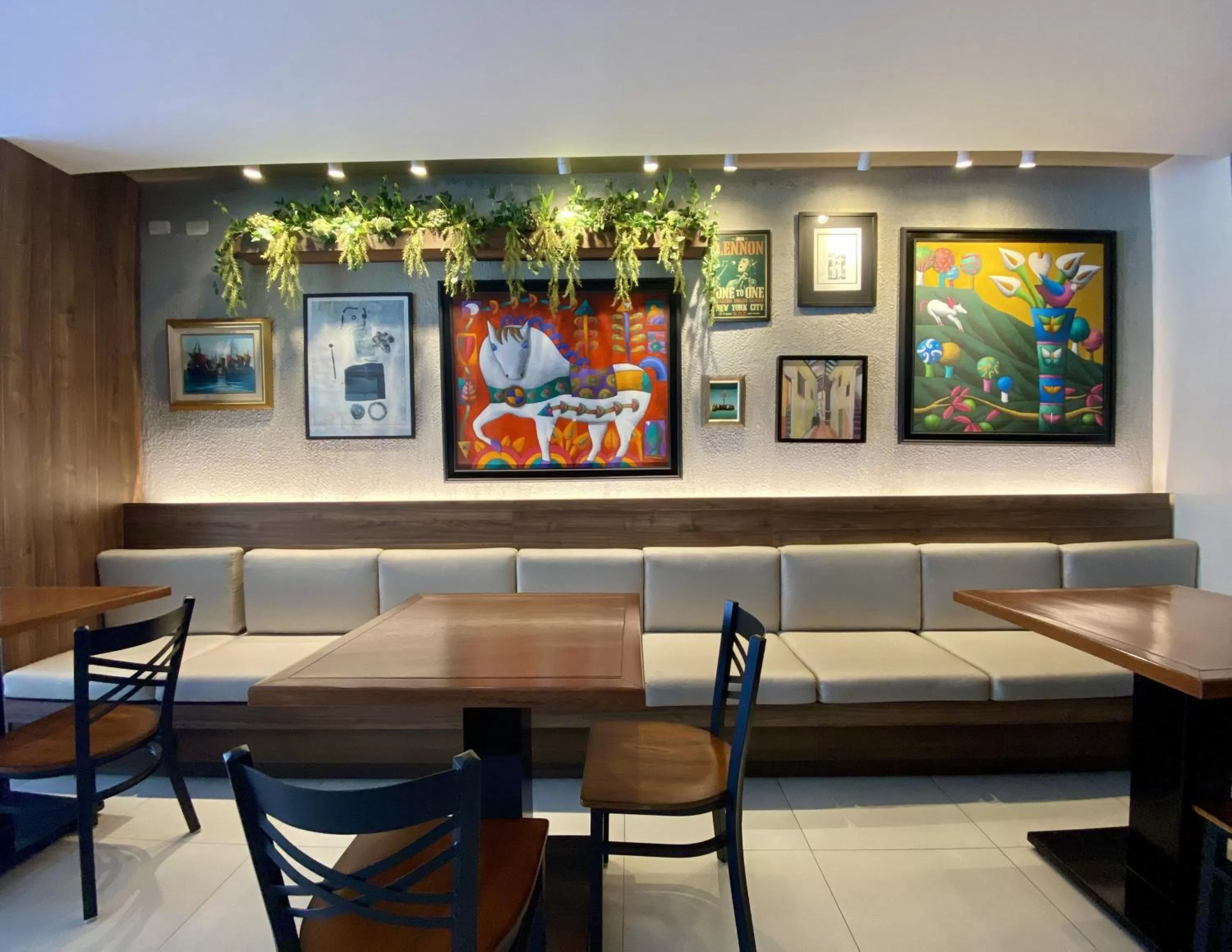 Restaurant/places to eat in Hotel Carrion