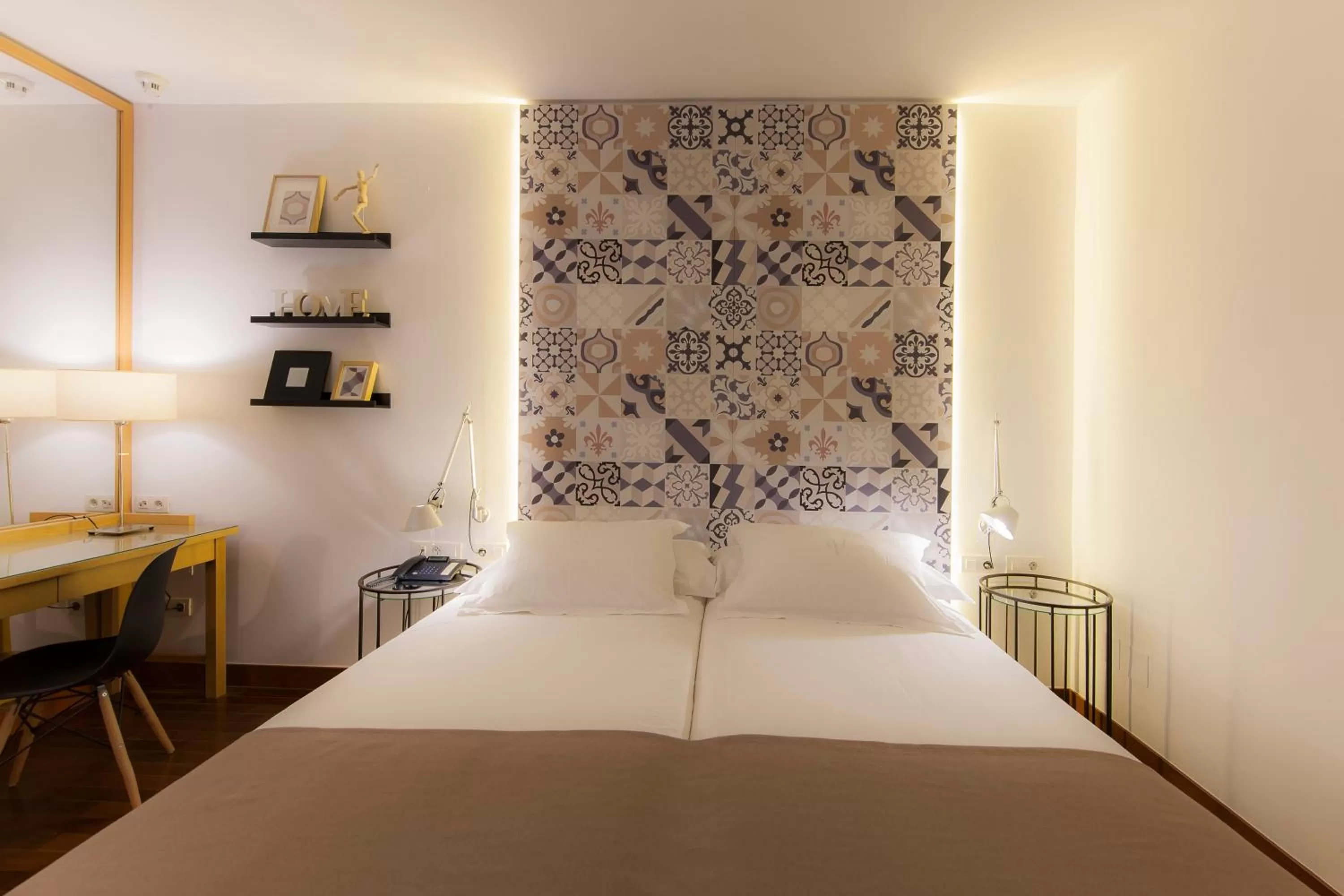 Decorative detail, Bed in Vincci Soma