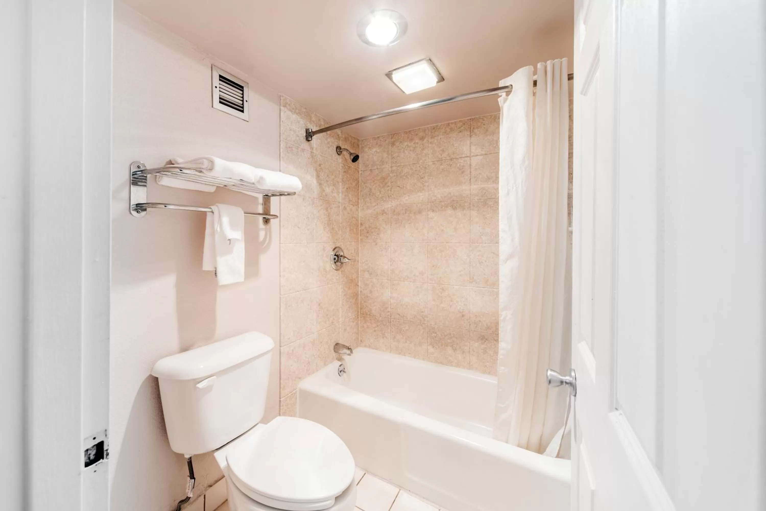 Shower in Econo Lodge Inn & Suites Near Bricktown