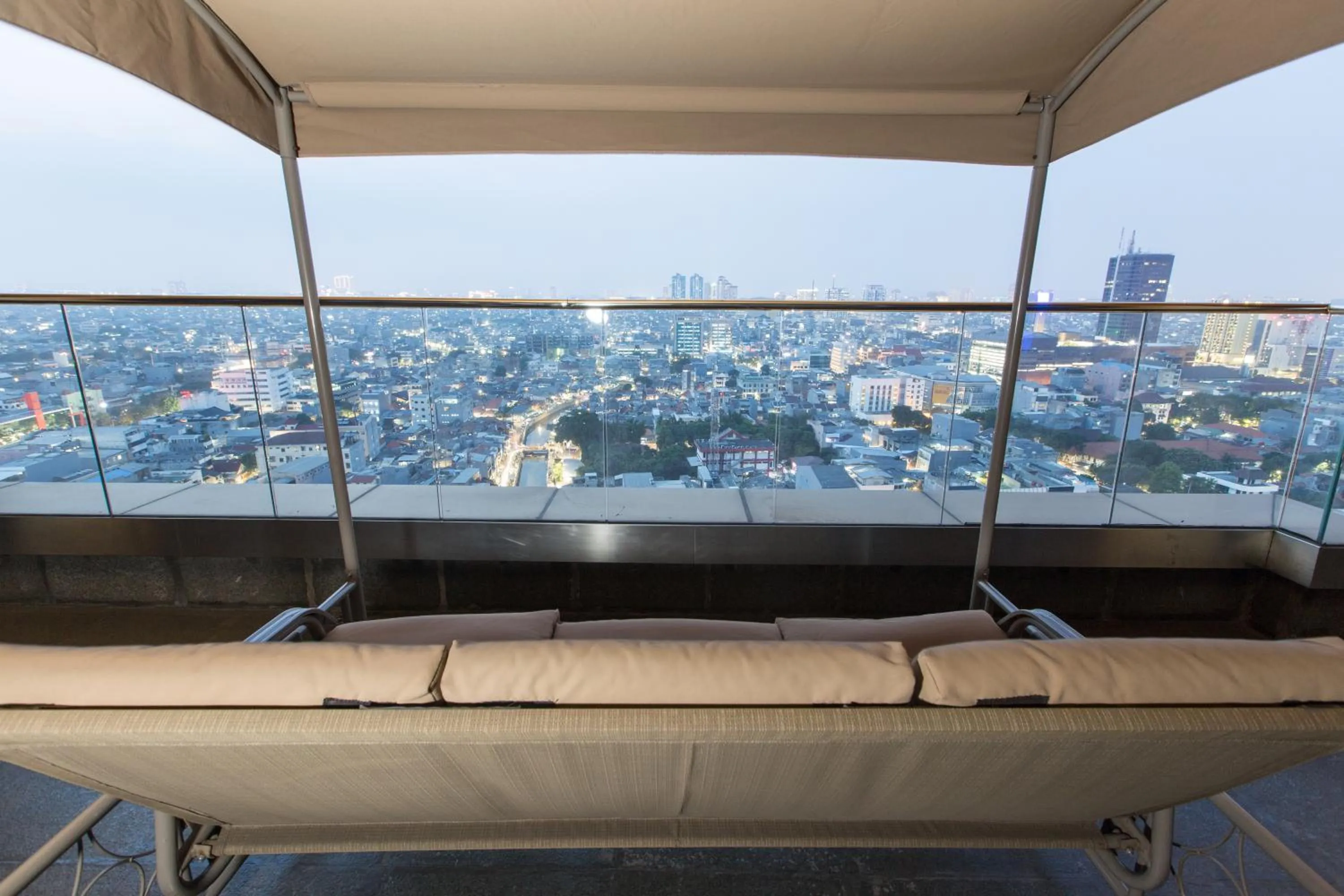 Balcony/Terrace in Merlynn Park Hotel