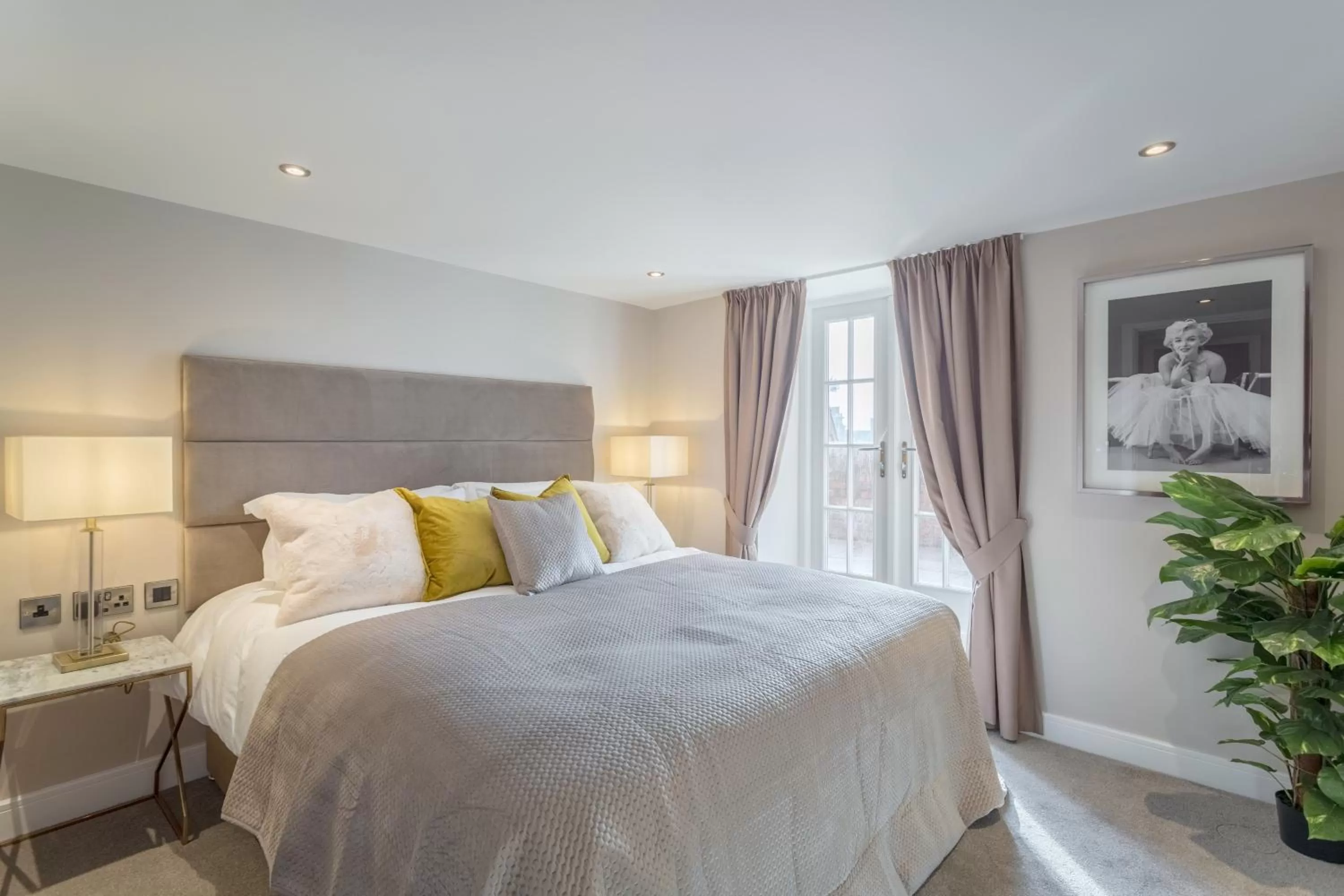 Bedroom, Bed in Heritage Mews Nottingham