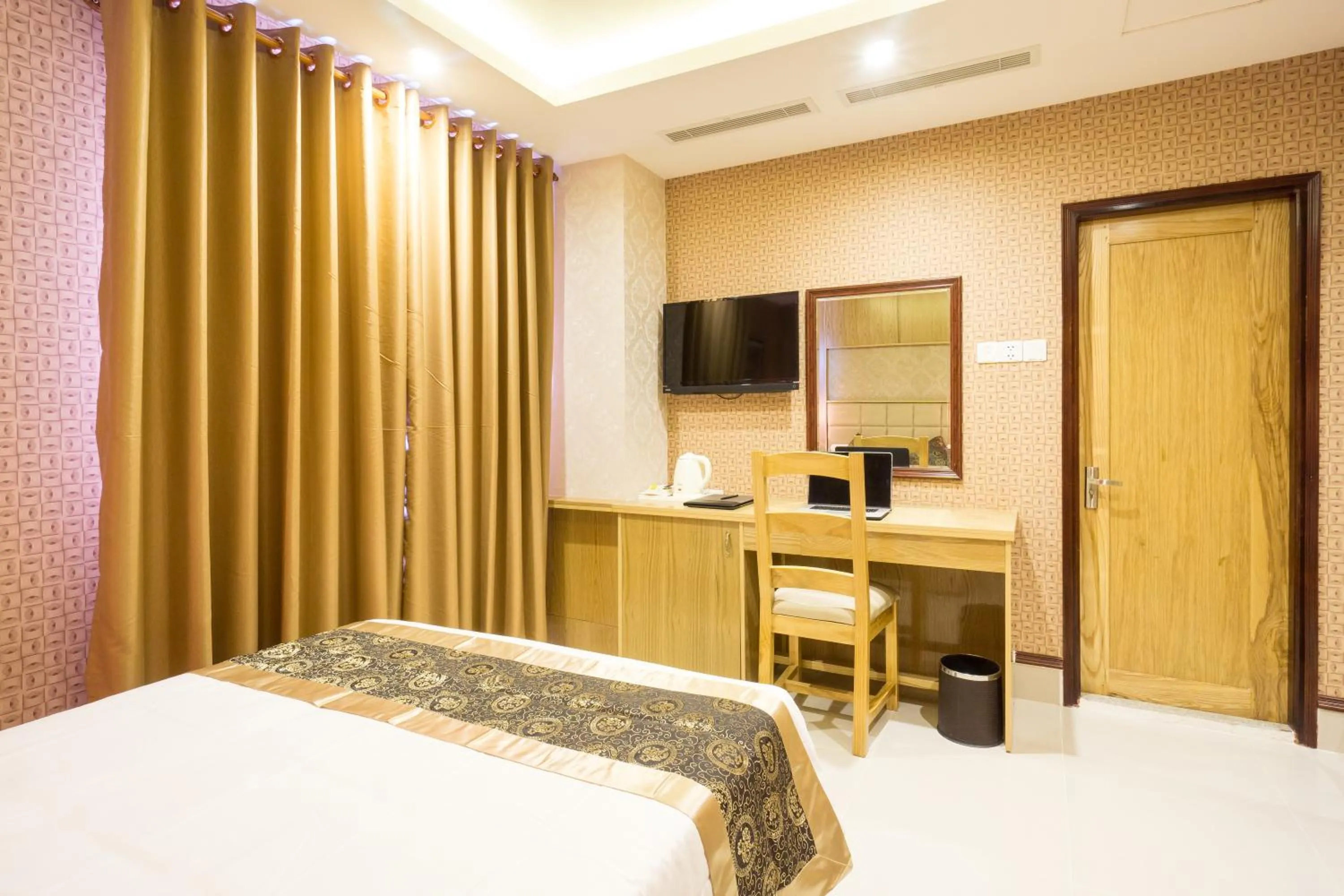 Bedroom, Bed in West Hotel