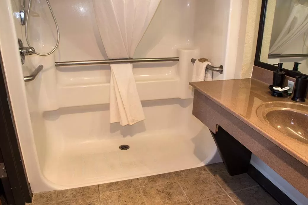 Greenlight Inn & Suites St James