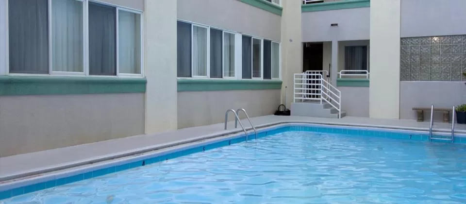 Swimming pool in Howard Johnson by Wyndham Atlantic City