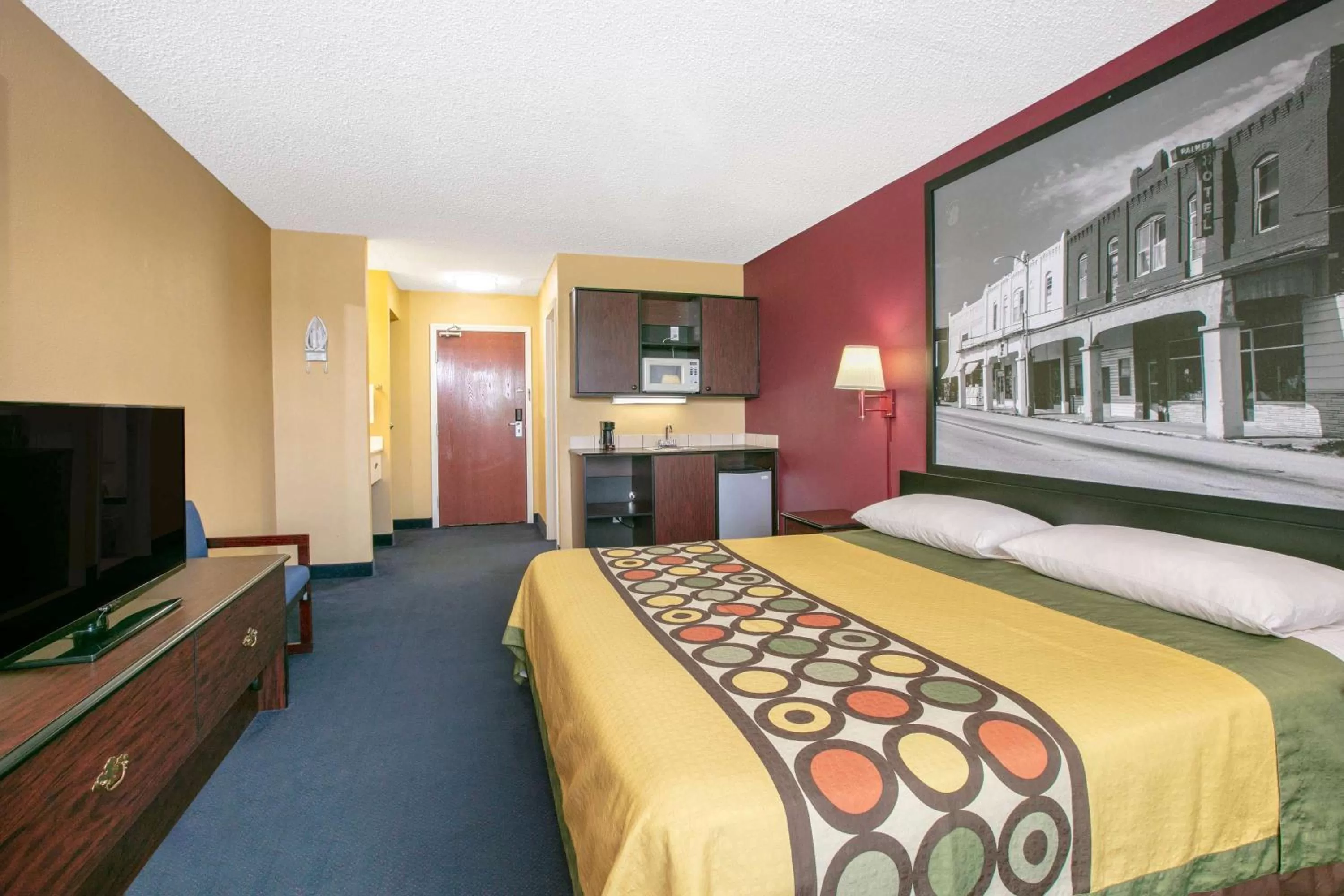Photo of the whole room, Bed in Super 8 by Wyndham Big Cabin/Vinita Area