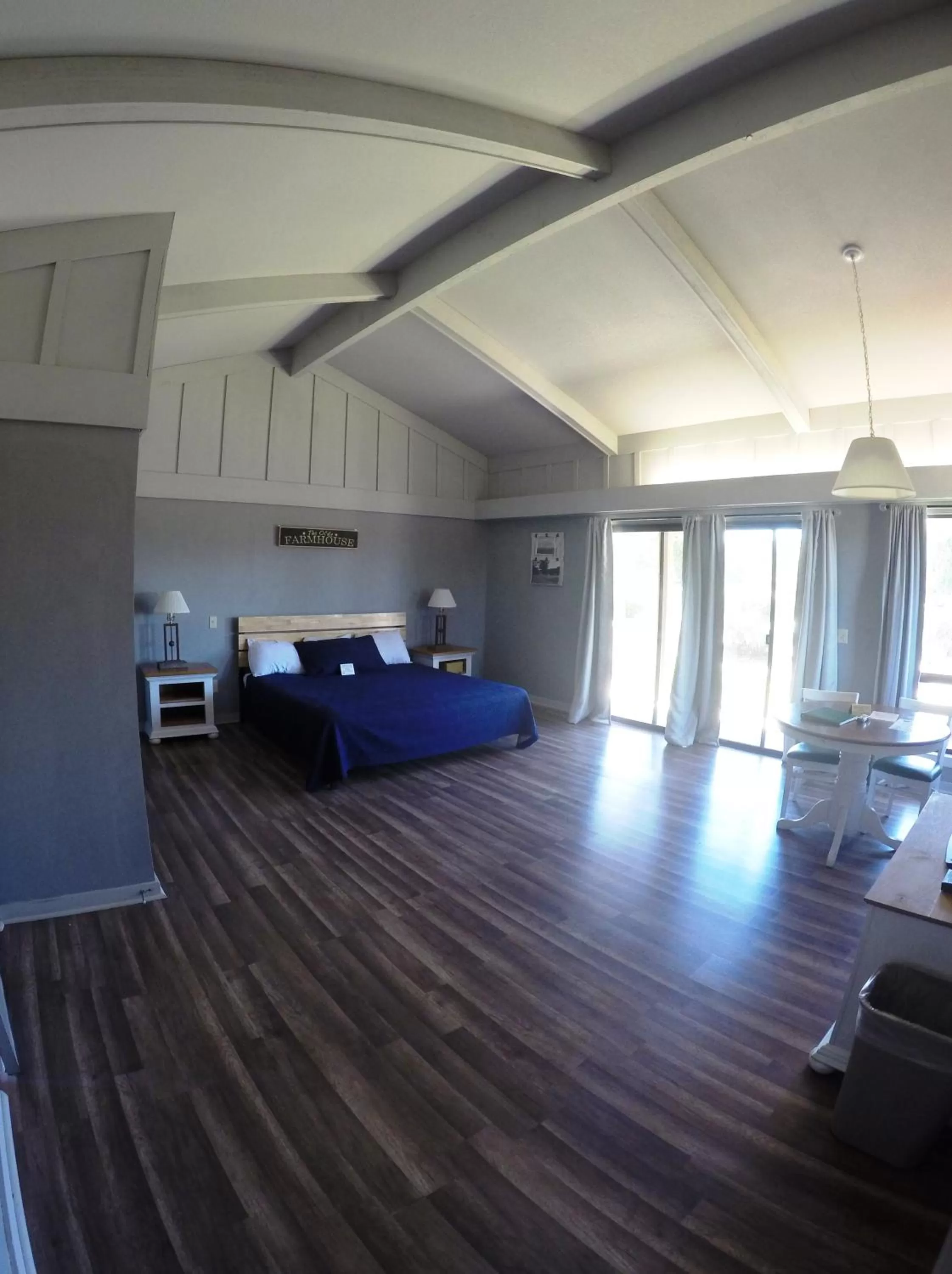 Photo of the whole room, Bed in Ridgemark Golf Club and Resort