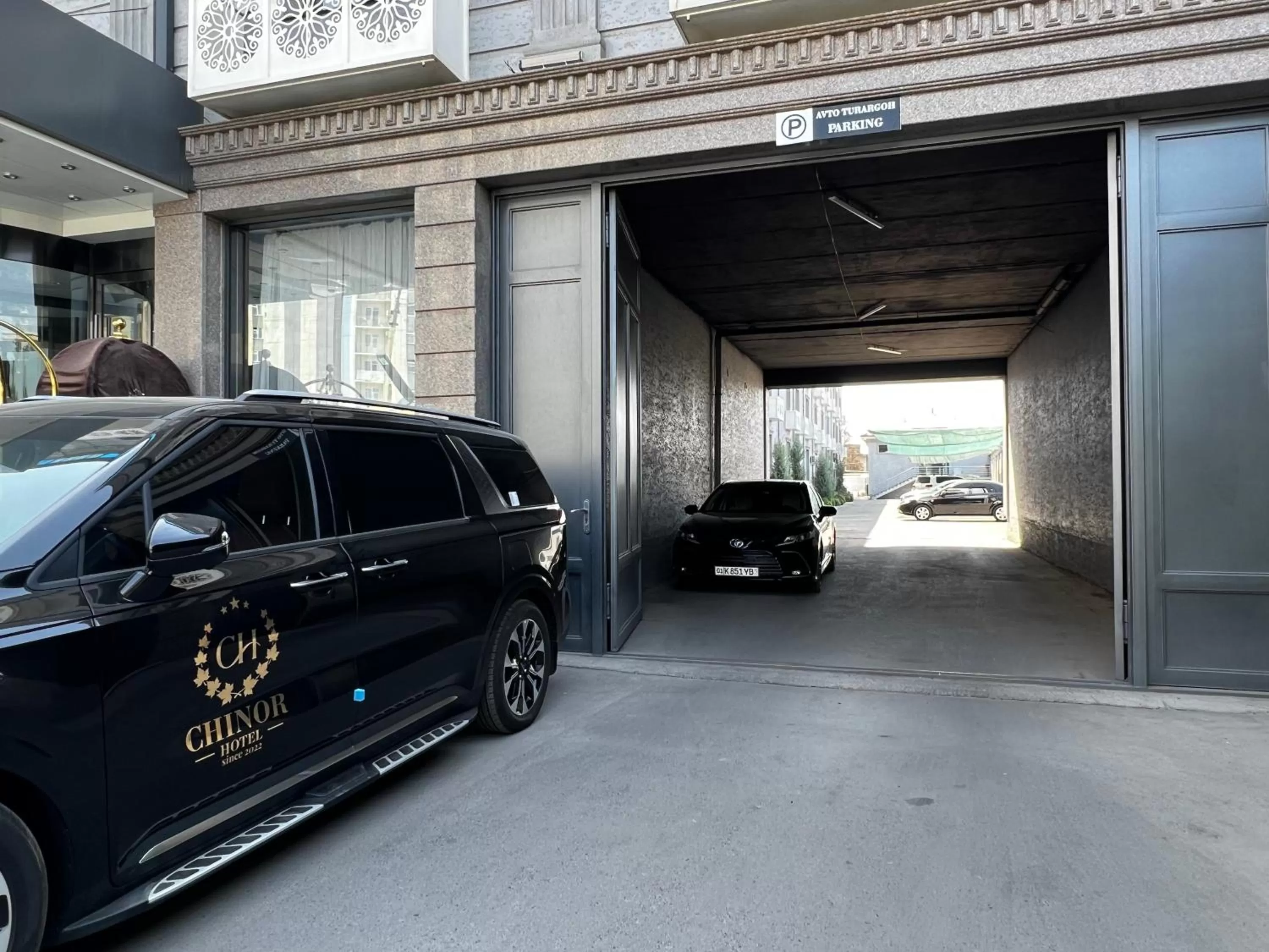 Parking in CHlNOR HOTEL