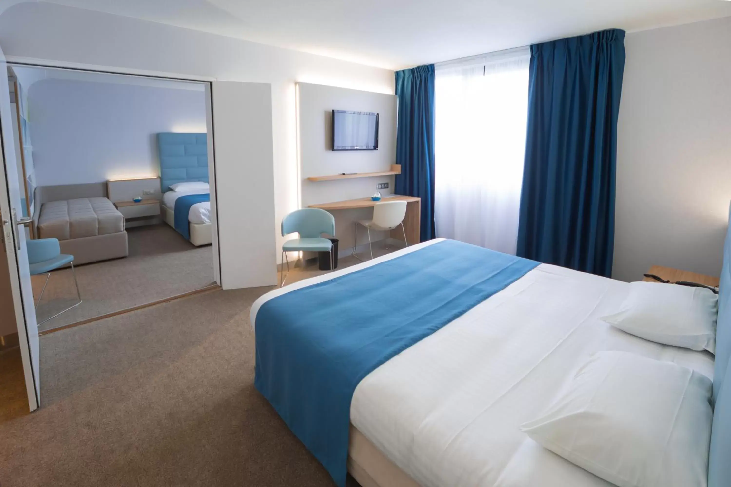 Family Suite in Hotel Plaza - site du Futuroscope Family Suite in Hotel Plaza - site du Futuroscope