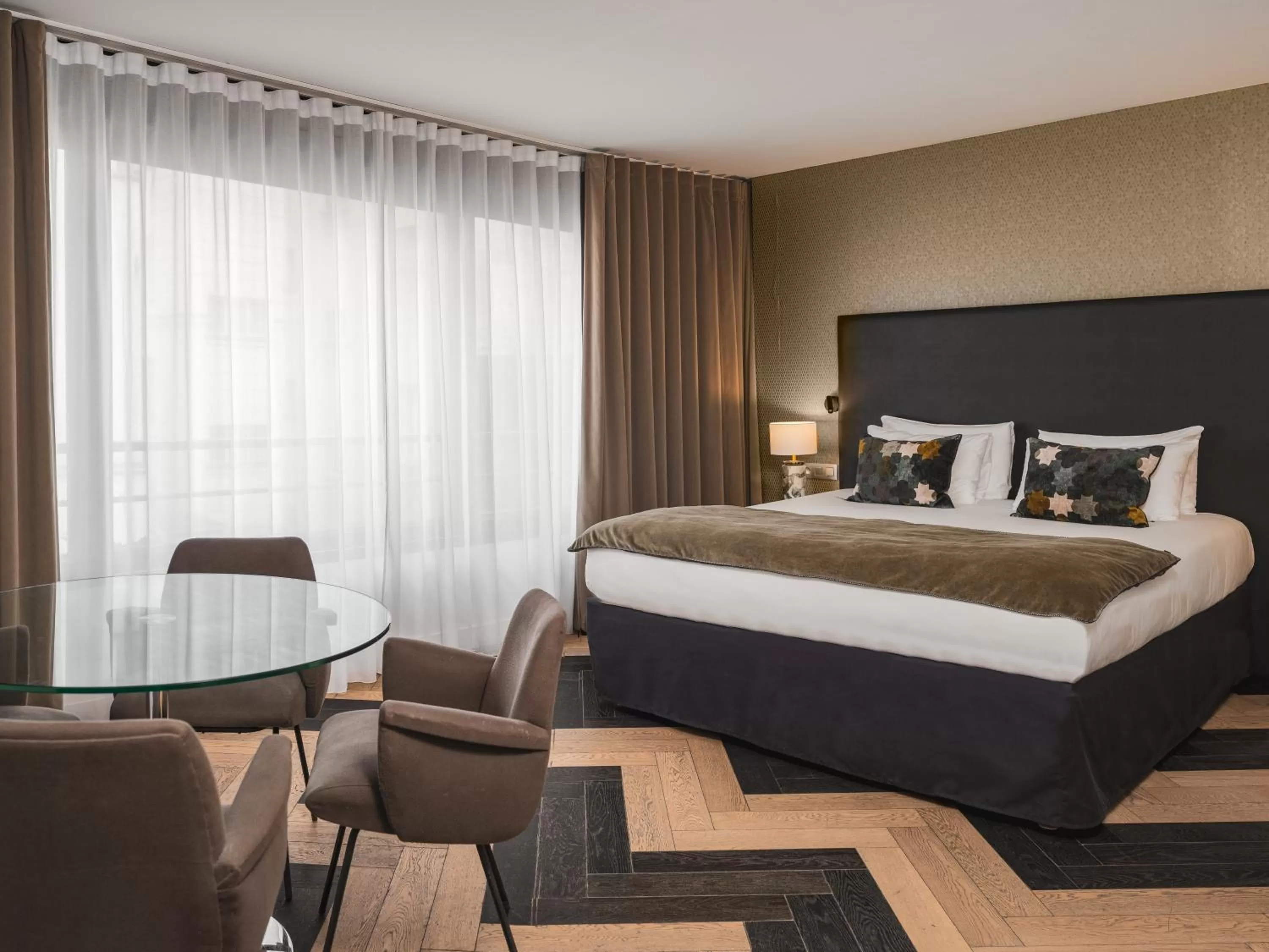 Bedroom, Bed in Le Rayz Vendome