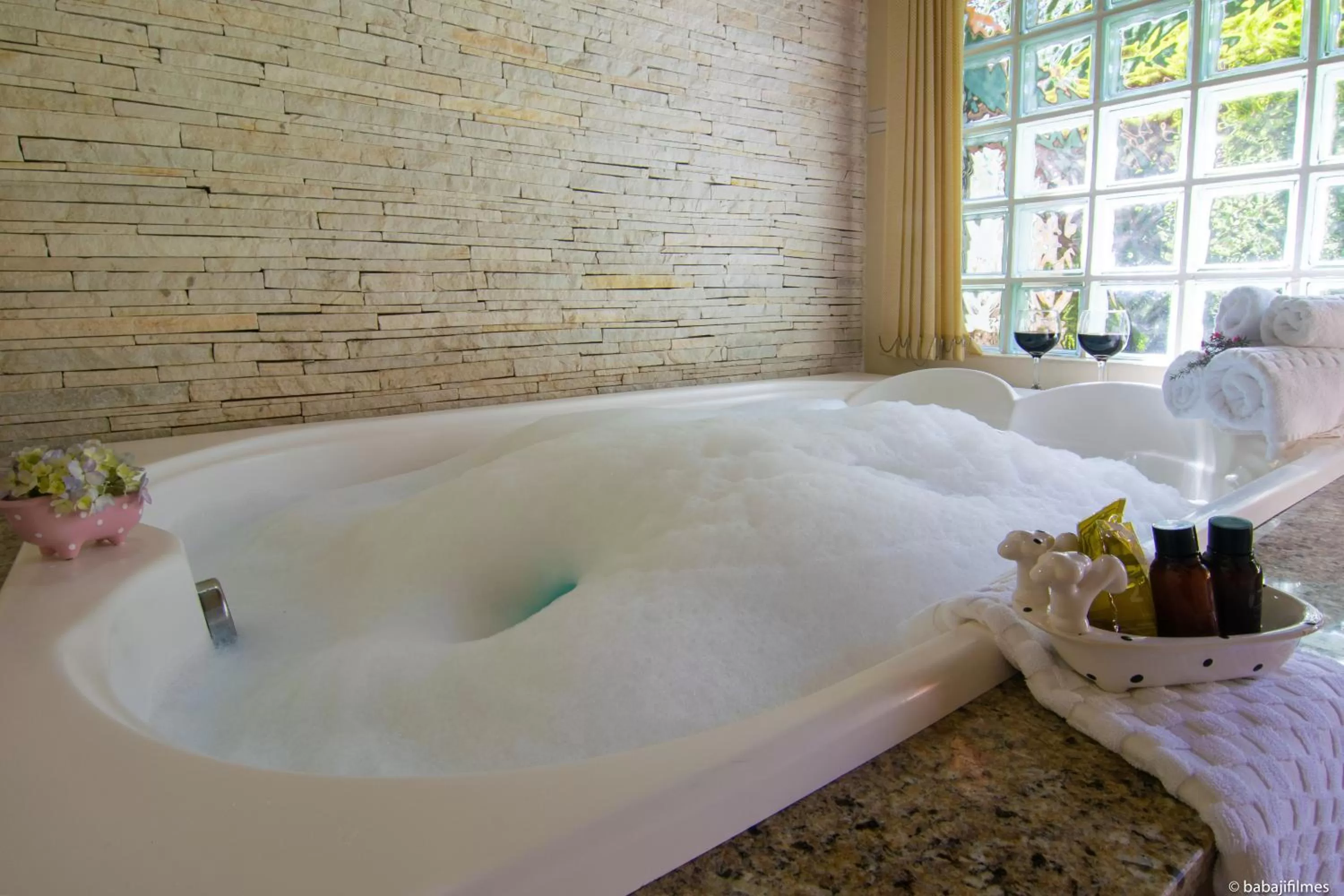 Hot Tub, Bed in Pousada Serra Villena