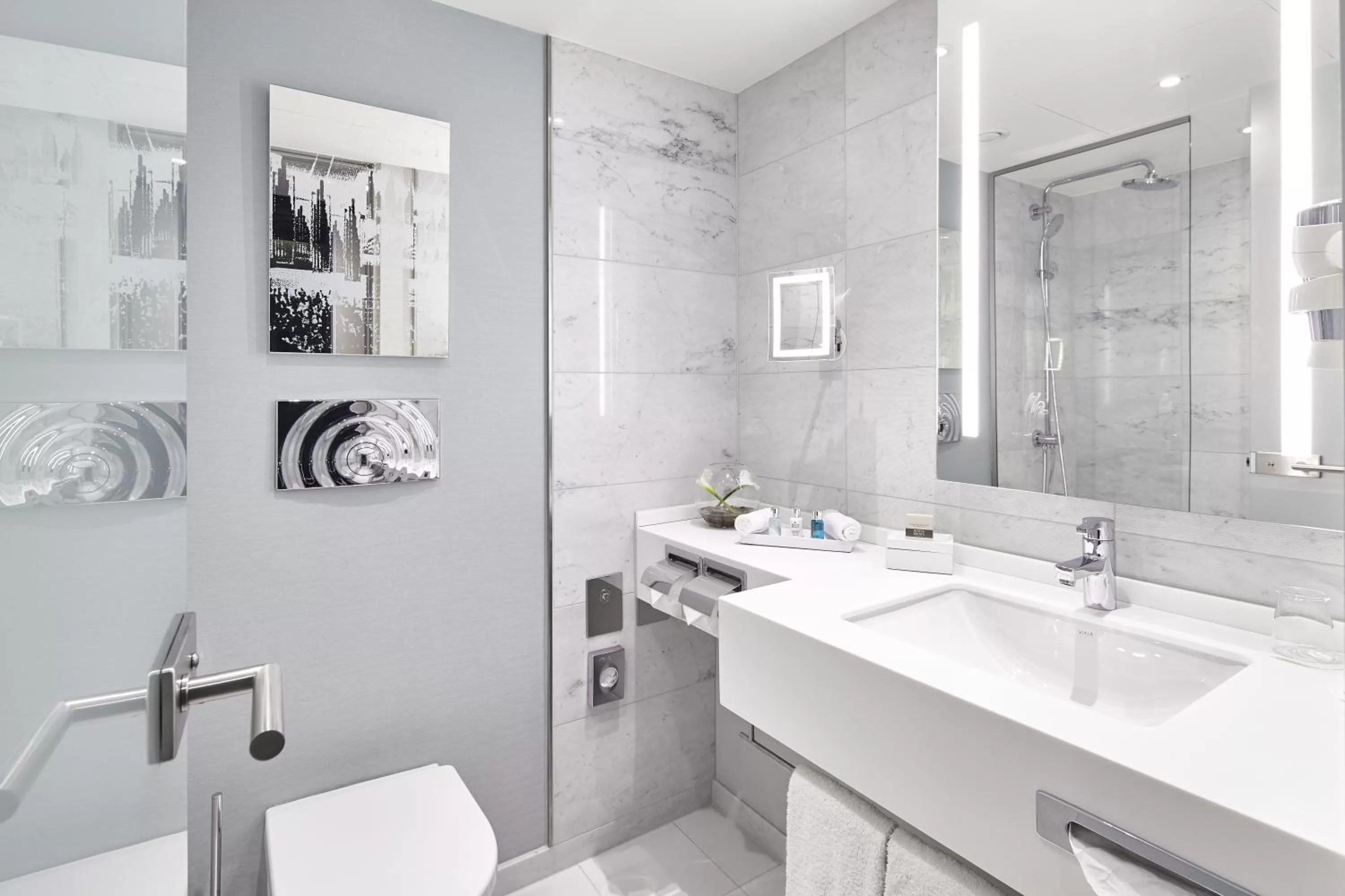 Toilet in Clayton Hotel Düsseldorf City Centre