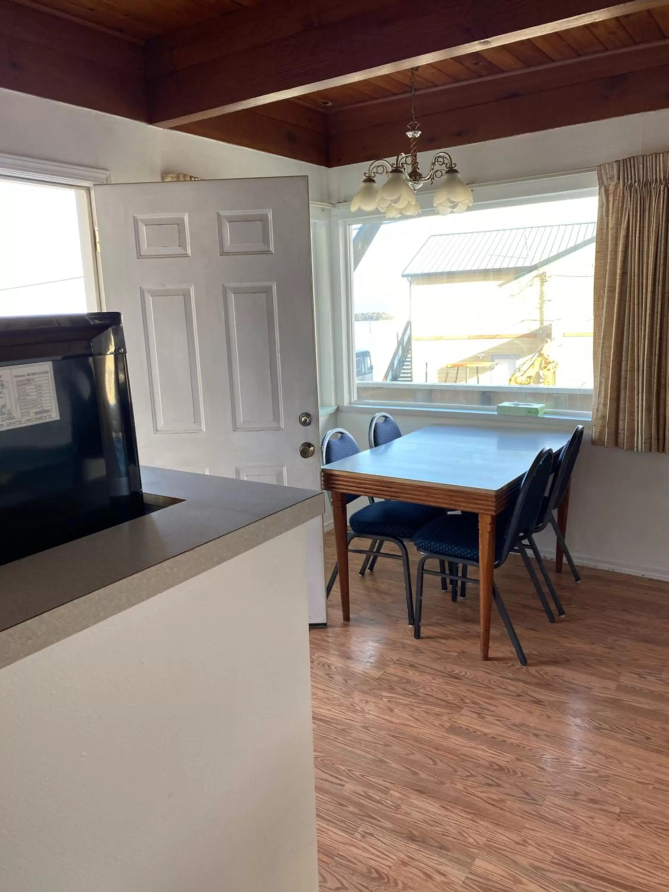 Curley's Resort & Dive Center