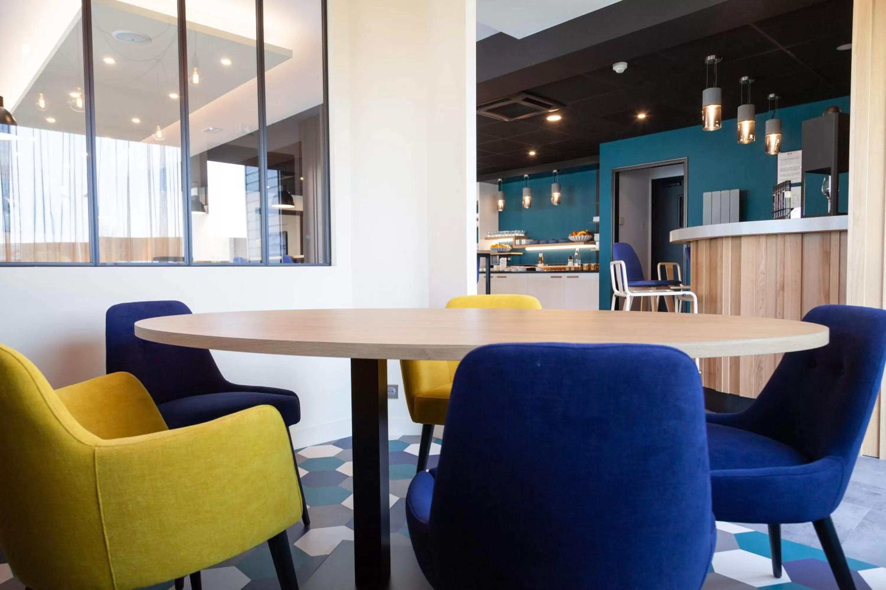 Lounge or bar in Kyriad Niort-Espace MendesFrance