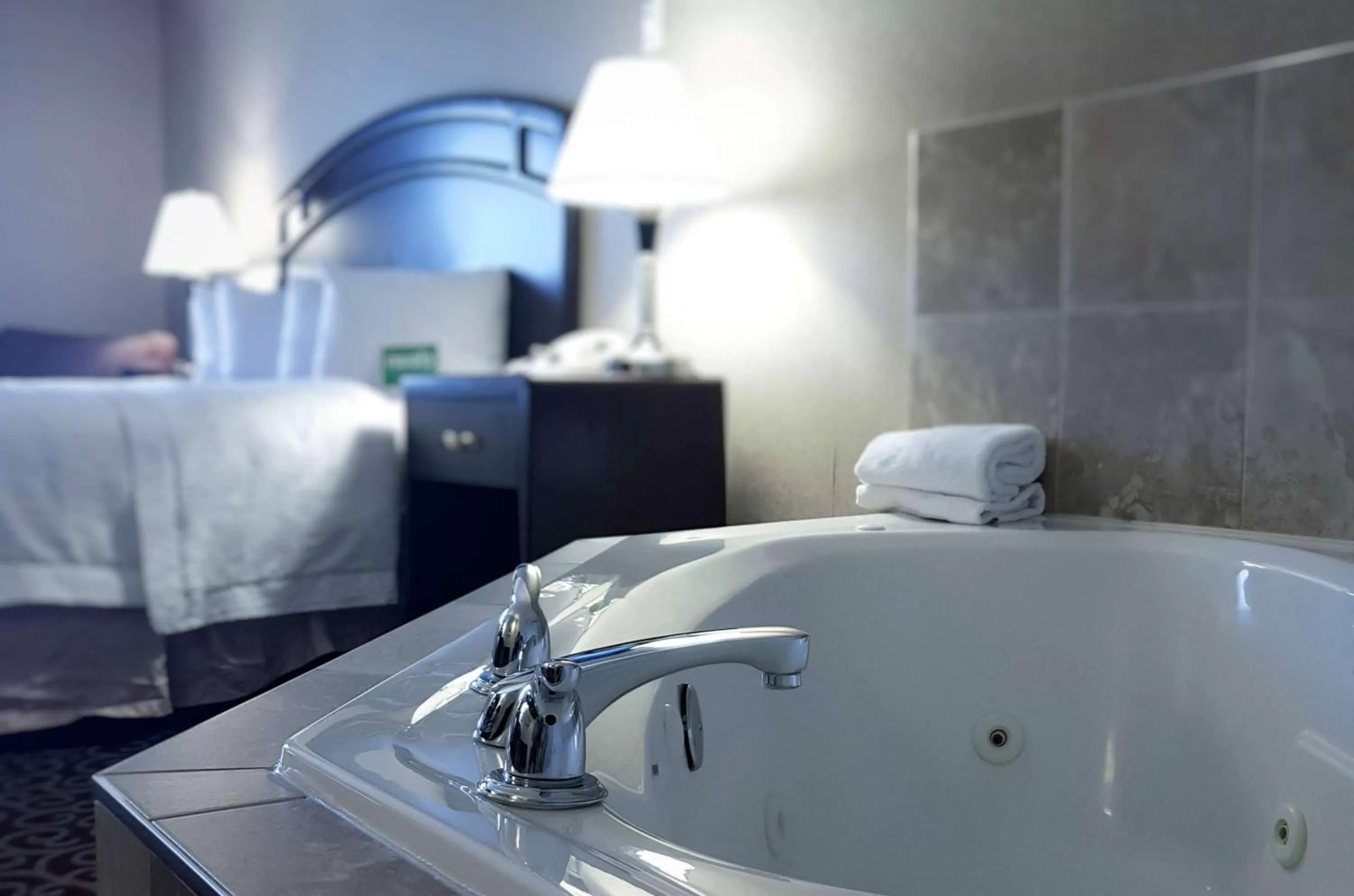 Bathroom, Bed in Hampton Inn & Suites by Hilton Edmonton International Airport