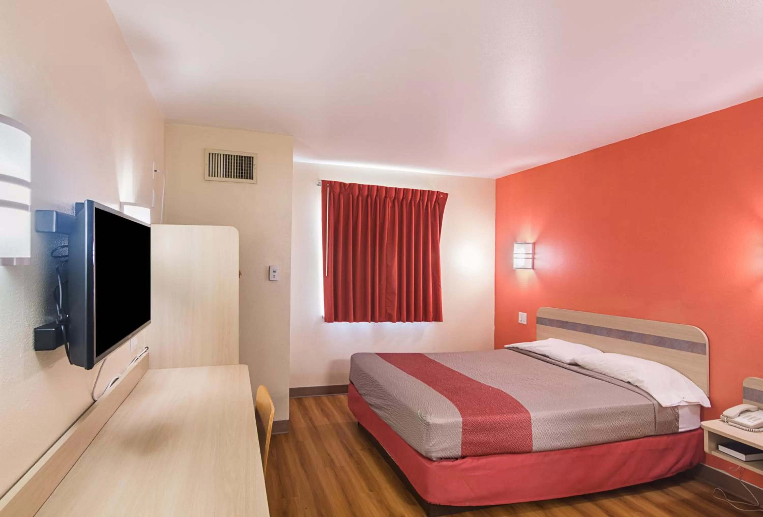 Photo of the whole room, Bed in Motel 6-Terrell, TX