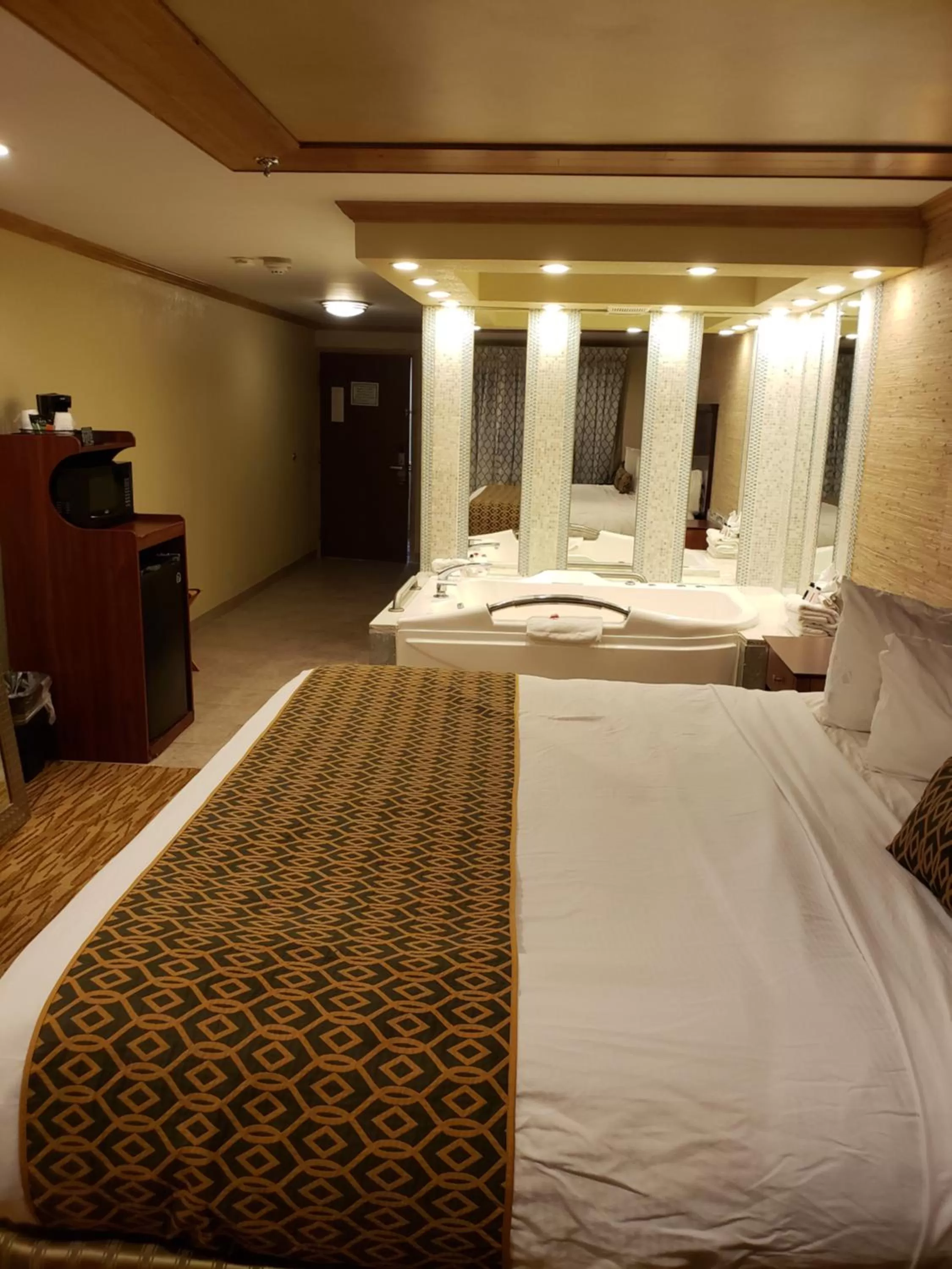 Bedroom, Bed in Baymont by Wyndham Pompton Plains/Wayne