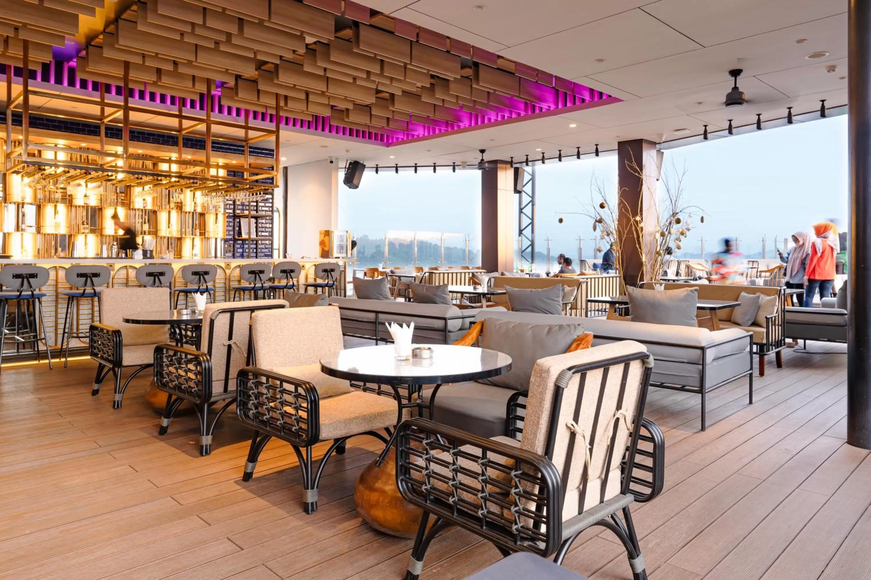 Restaurant/places to eat in Mercure Samarinda