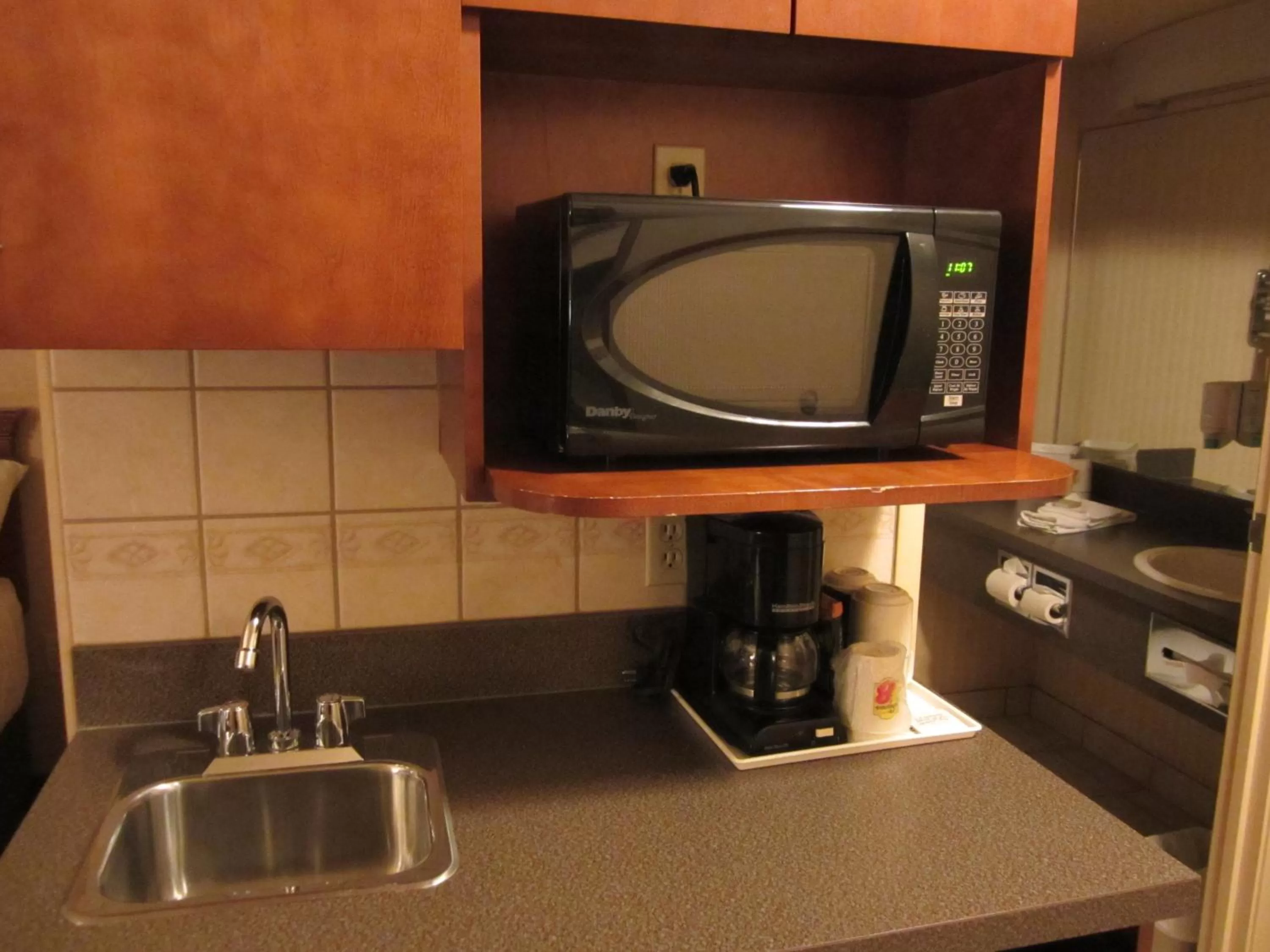 Coffee/tea facilities in Super 8 by Wyndham Fort St. John BC