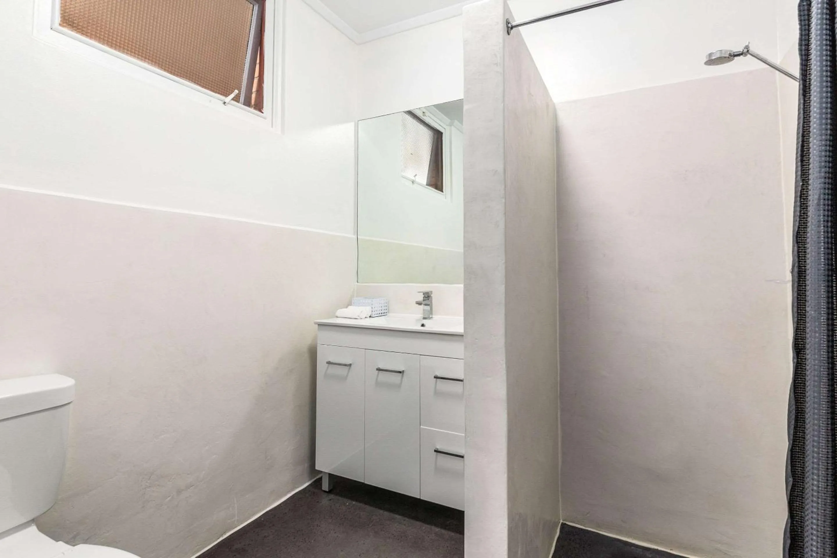 Bathroom in Comfort Inn Glenelg