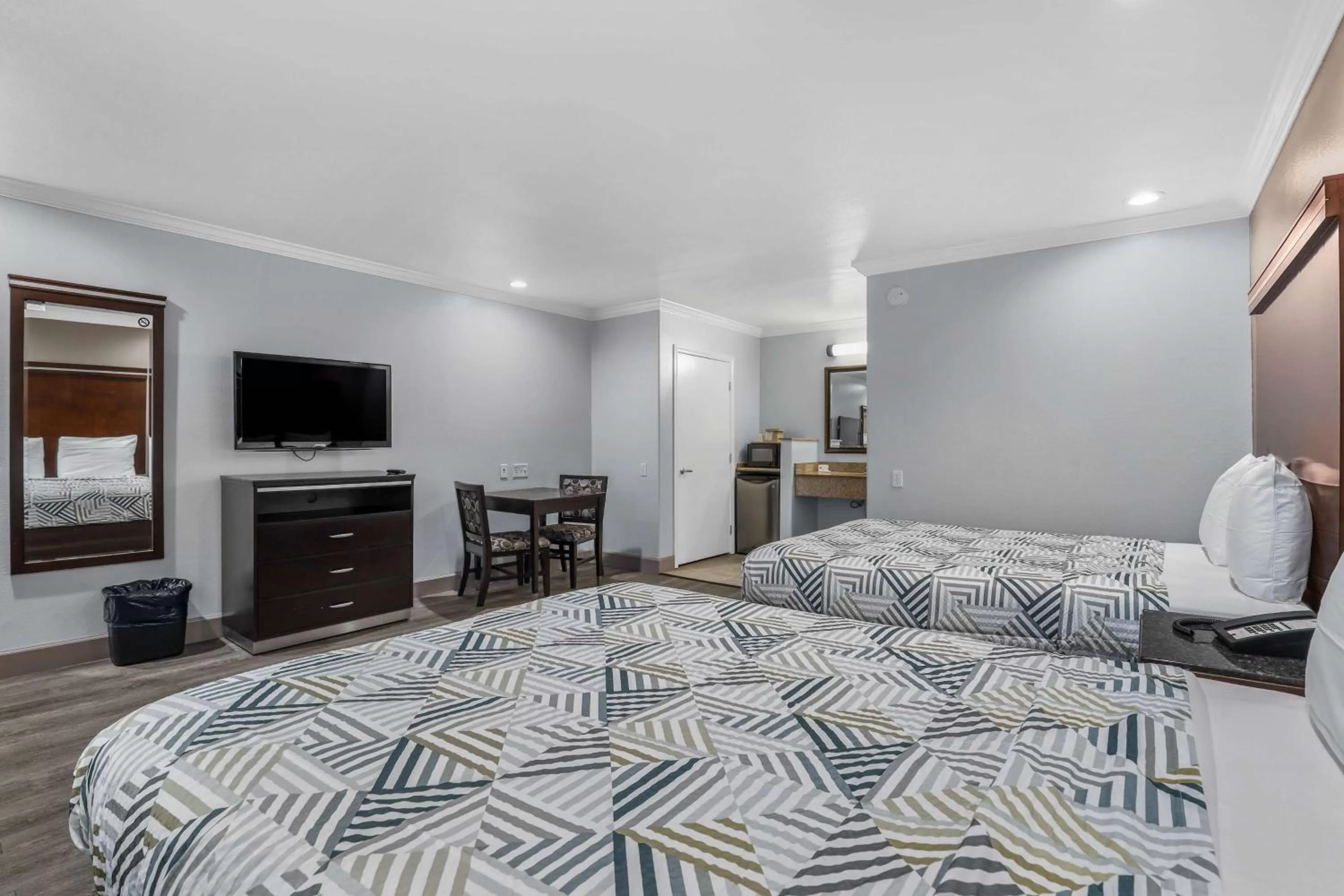 Bedroom, Bed in Motel 6 Carlsbad, Ca- North