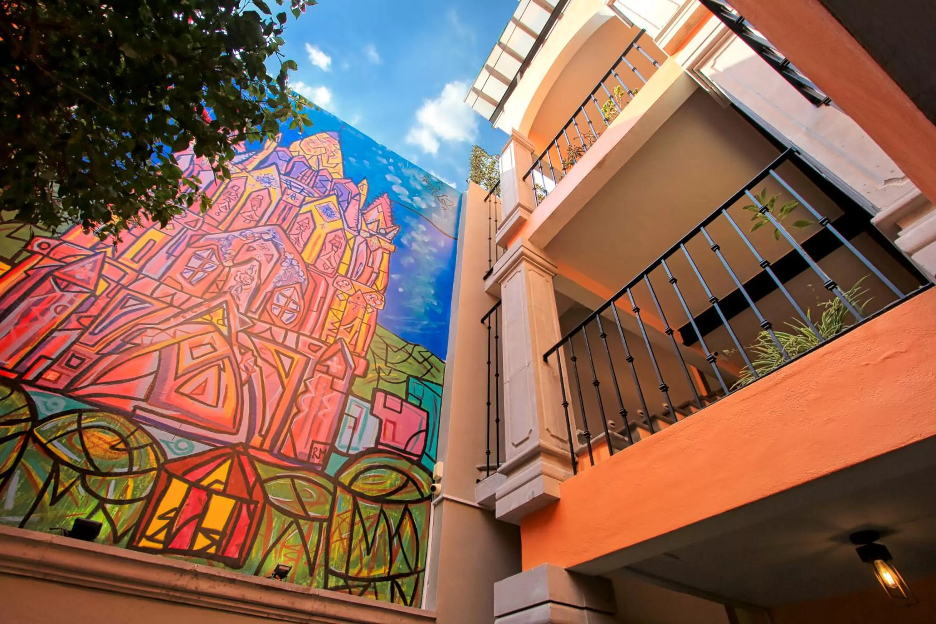 Property building in El Secreto