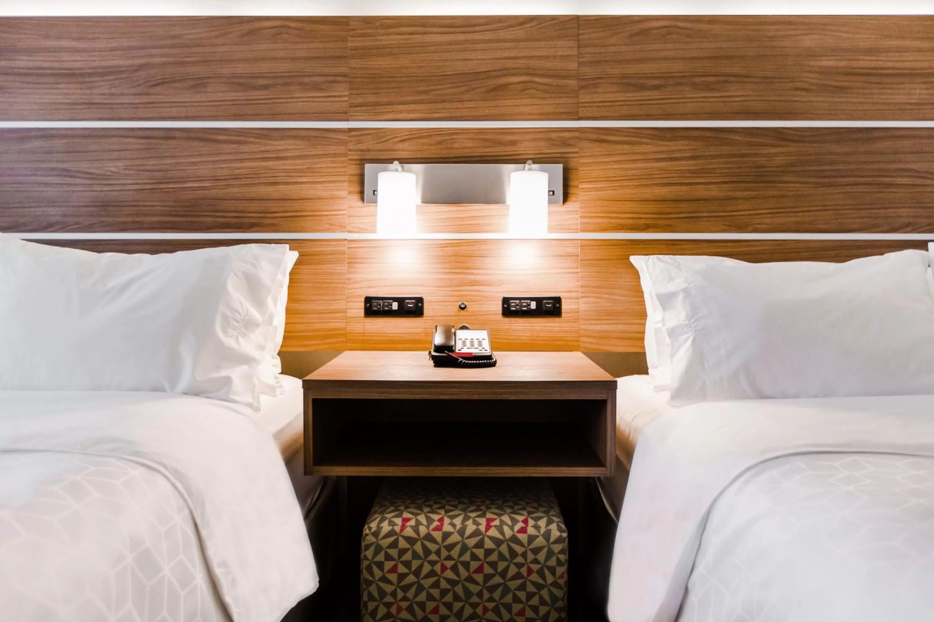 Photo of the whole room, Bed in Holiday Inn Express & Suites - West Edmonton-Mall Area by IHG