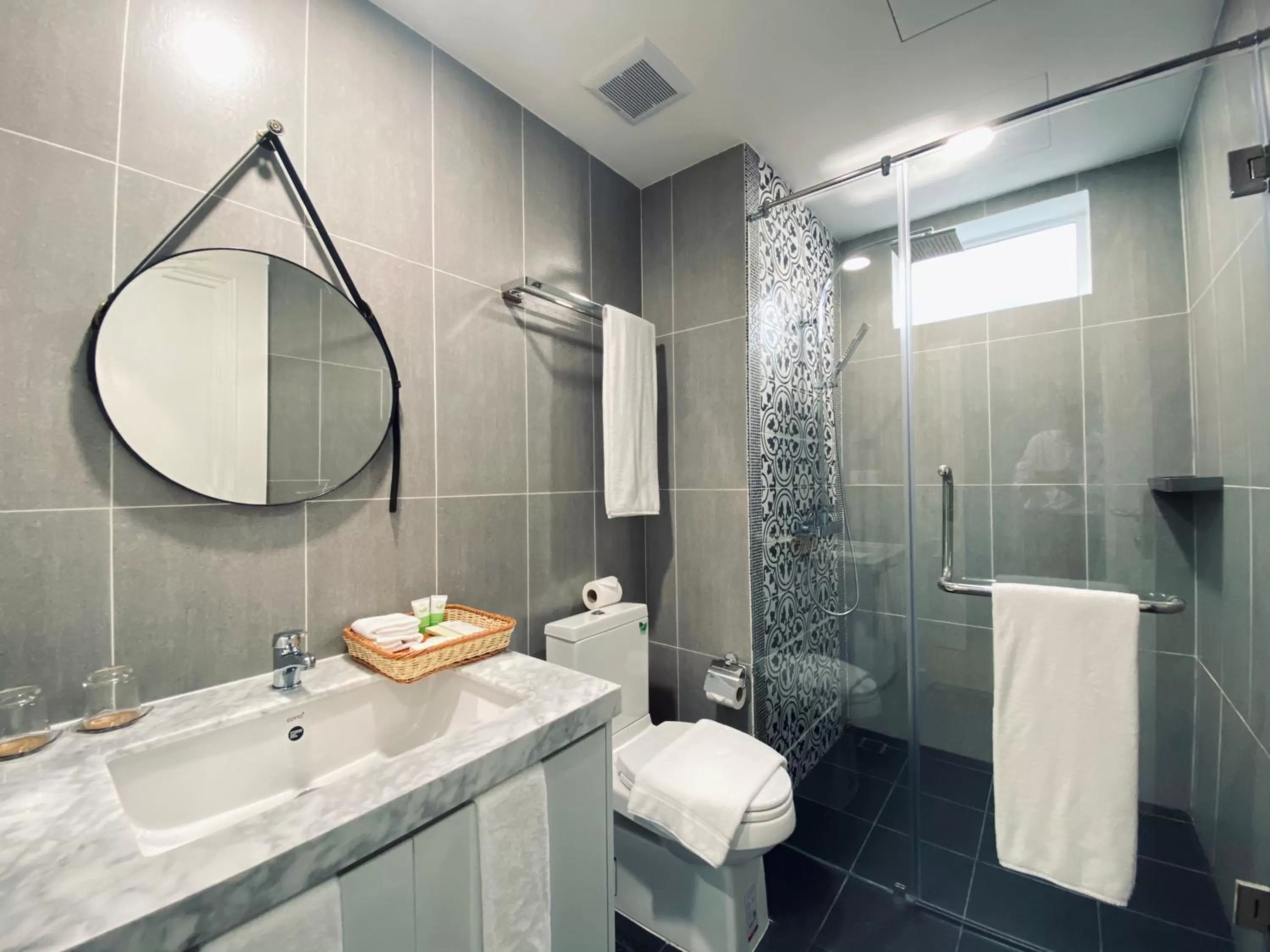 Shower in Helen Fin Inn & Apartment