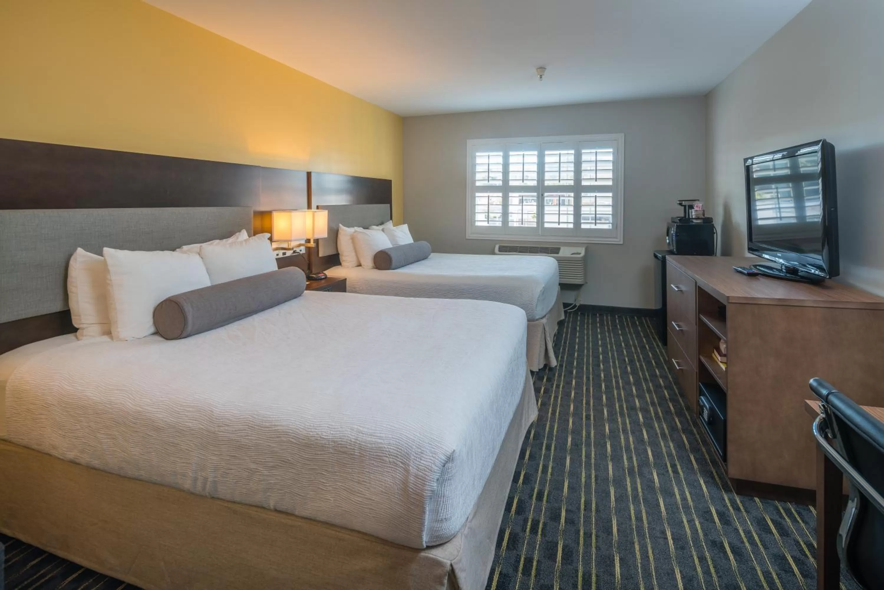 Bed in Hotel Aura SFO Airport FREE SHUTTLE